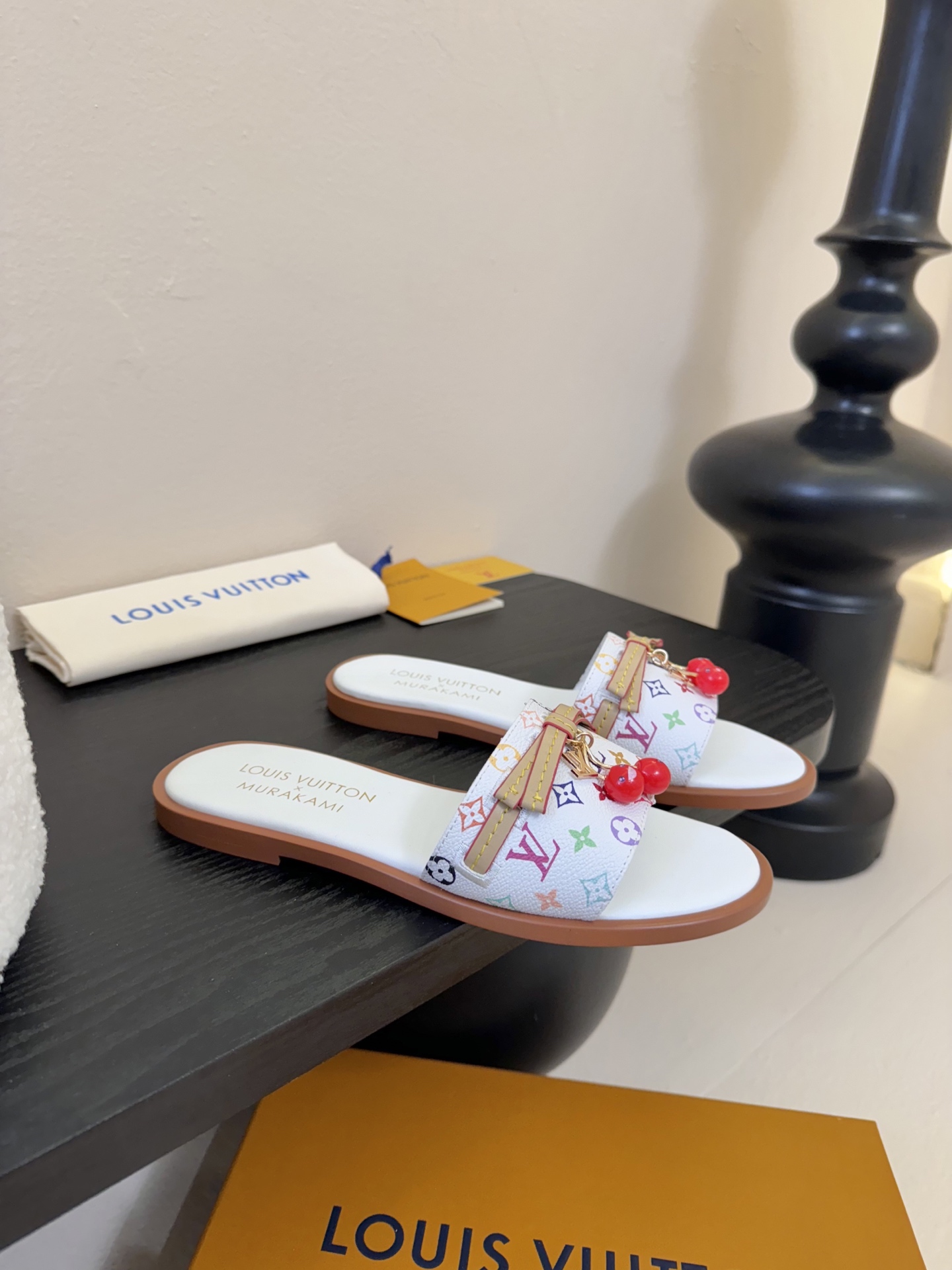 
  Louis Vuitton ss25 new arrival LV驴牌春夏新品系列高跟拖鞋
简约精