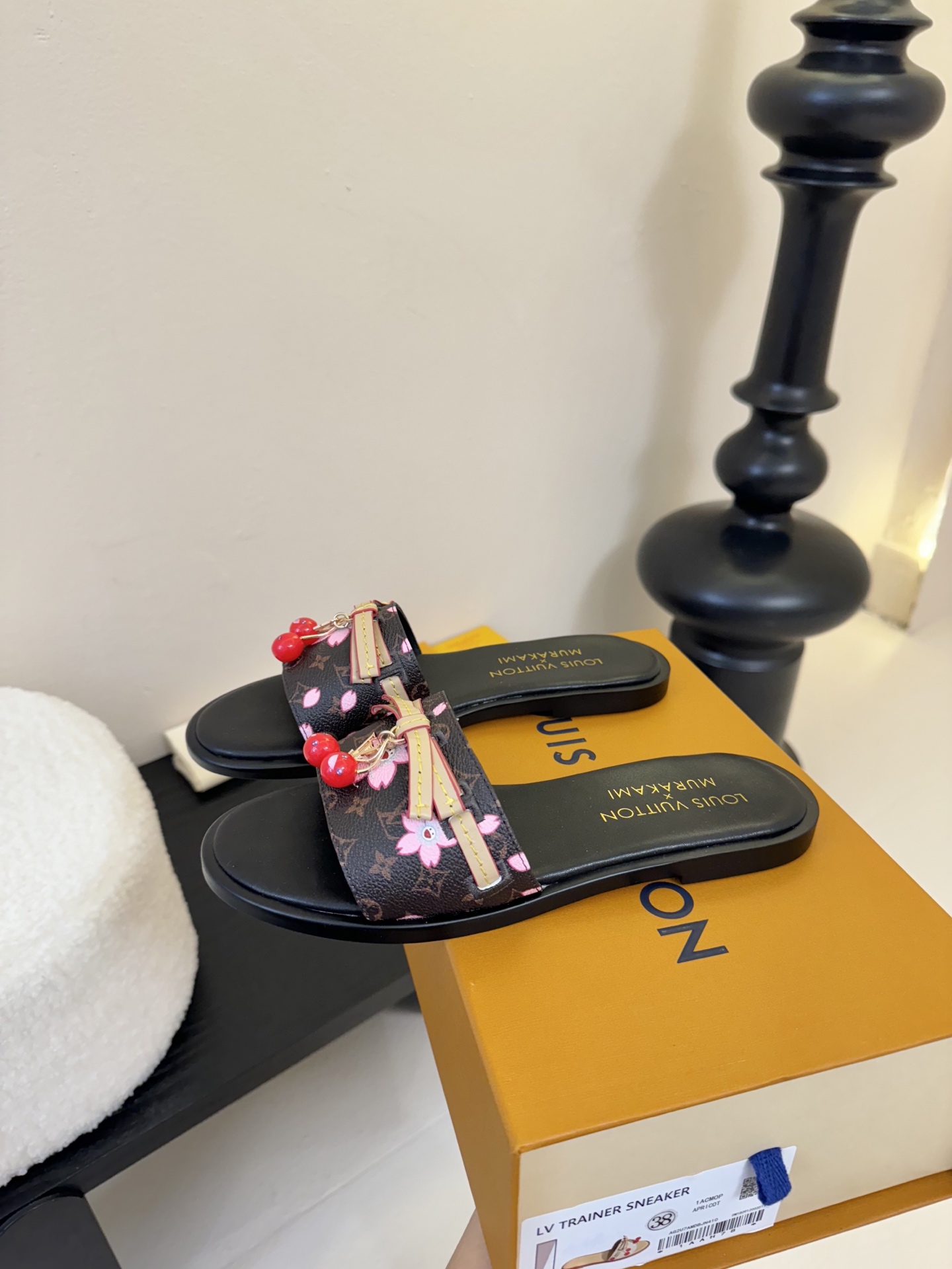 
  Louis Vuitton ss25 new arrival LV驴牌春夏新品系列高跟拖鞋
简约精