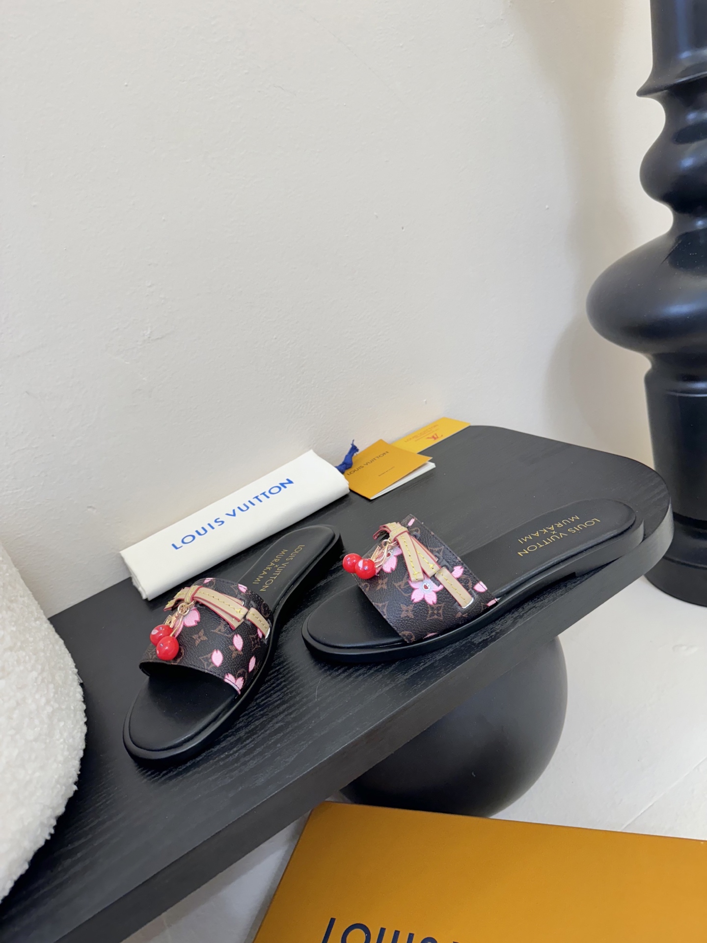 
  Louis Vuitton ss25 new arrival LV驴牌春夏新品系列高跟拖鞋
简约精