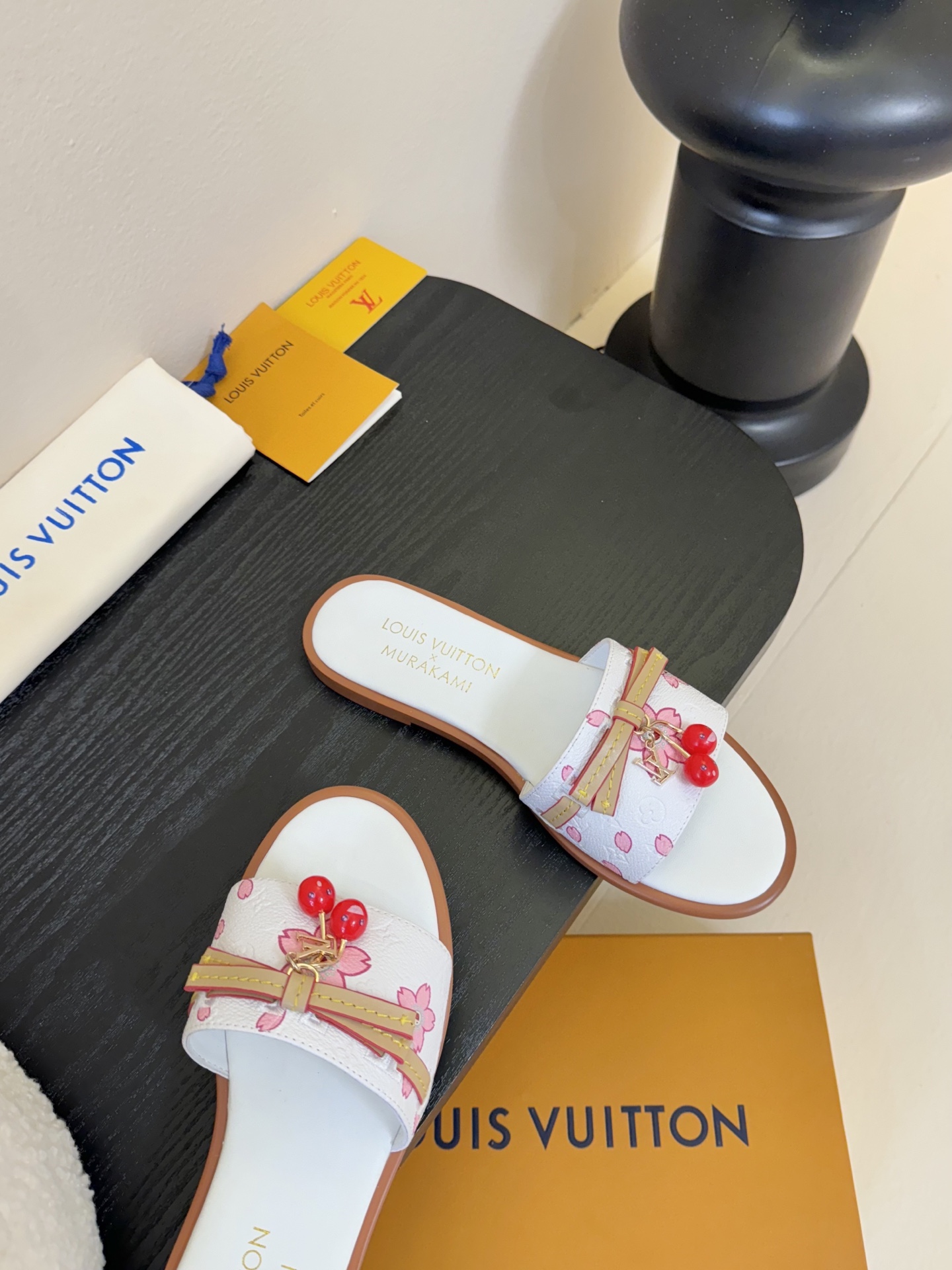 
  Louis Vuitton ss25 new arrival LV驴牌春夏新品系列高跟拖鞋
简约精