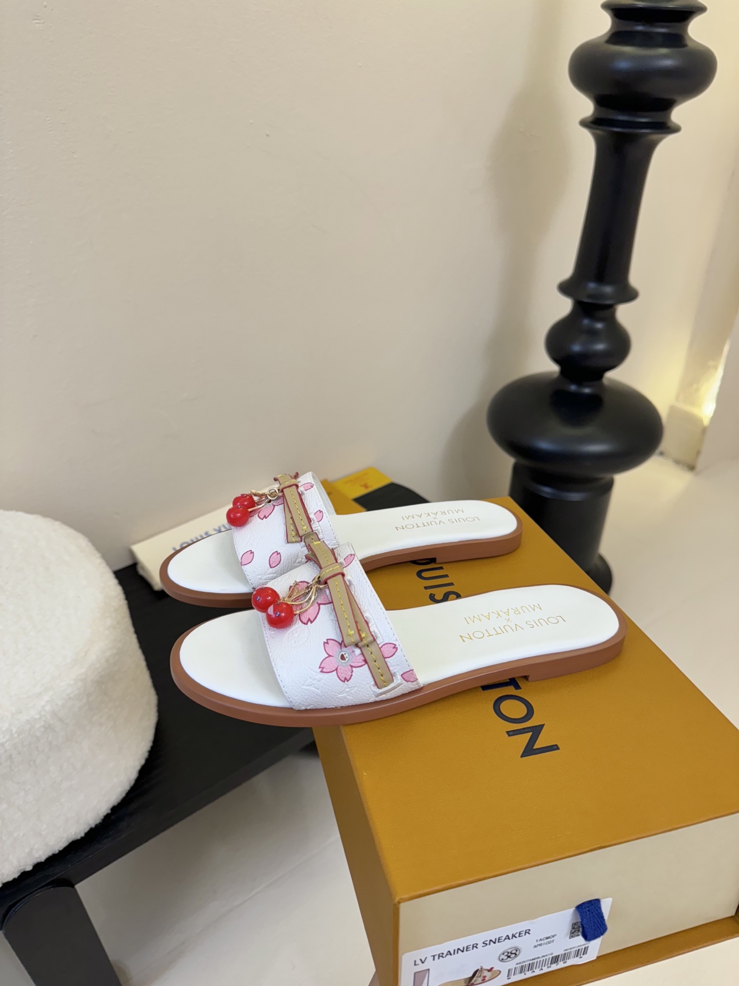 
  Louis Vuitton ss25 new arrival LV驴牌春夏新品系列高跟拖鞋
简约精