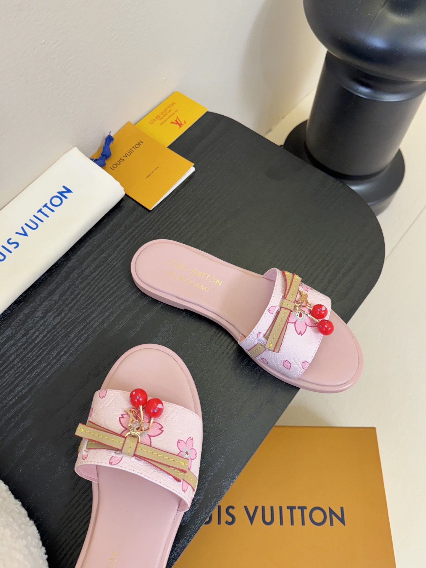 
  Louis Vuitton ss25 new arrival LV驴牌春夏新品系列高跟拖鞋
简约精