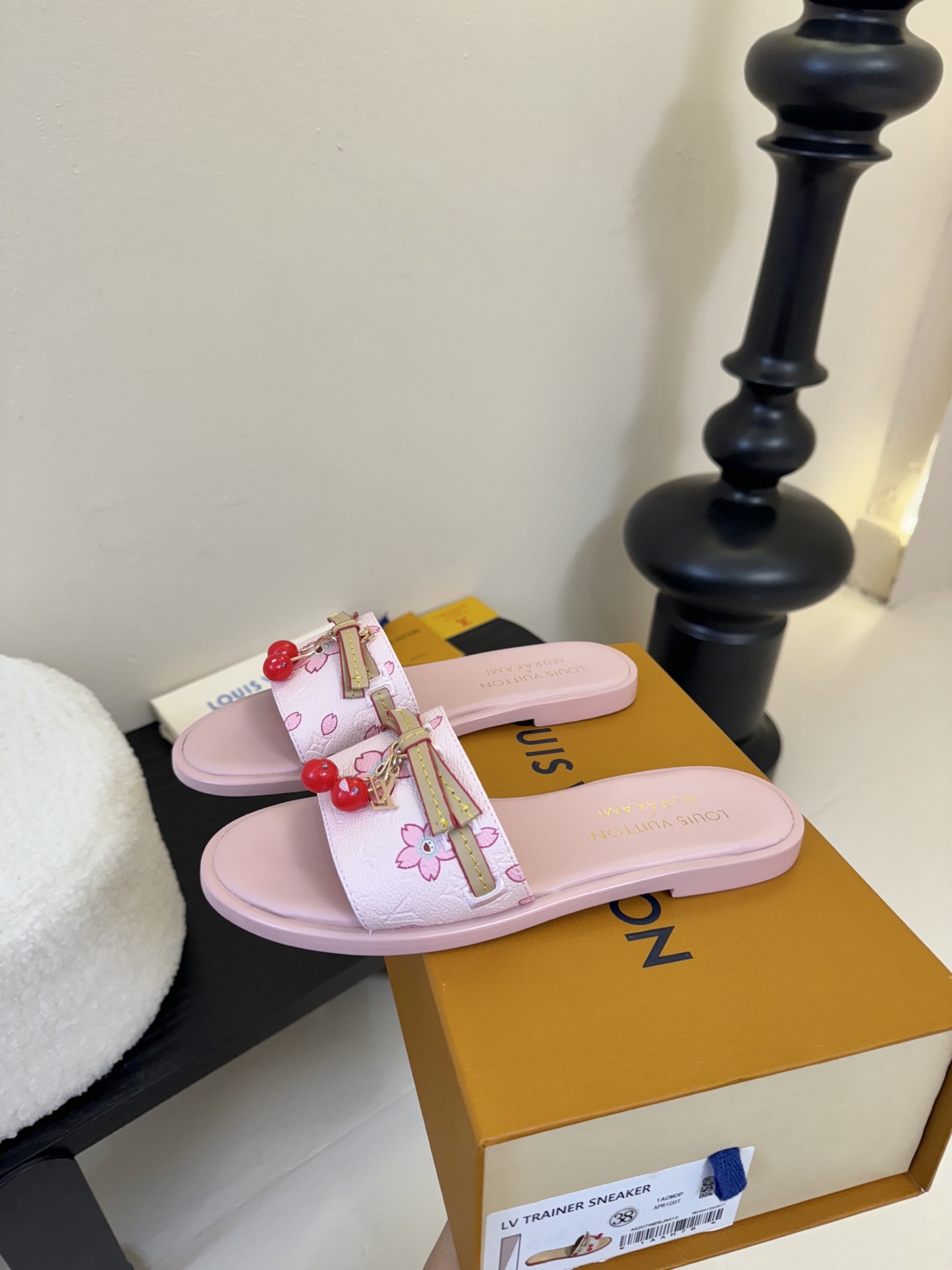 
  Louis Vuitton ss25 new arrival LV驴牌春夏新品系列高跟拖鞋
简约精