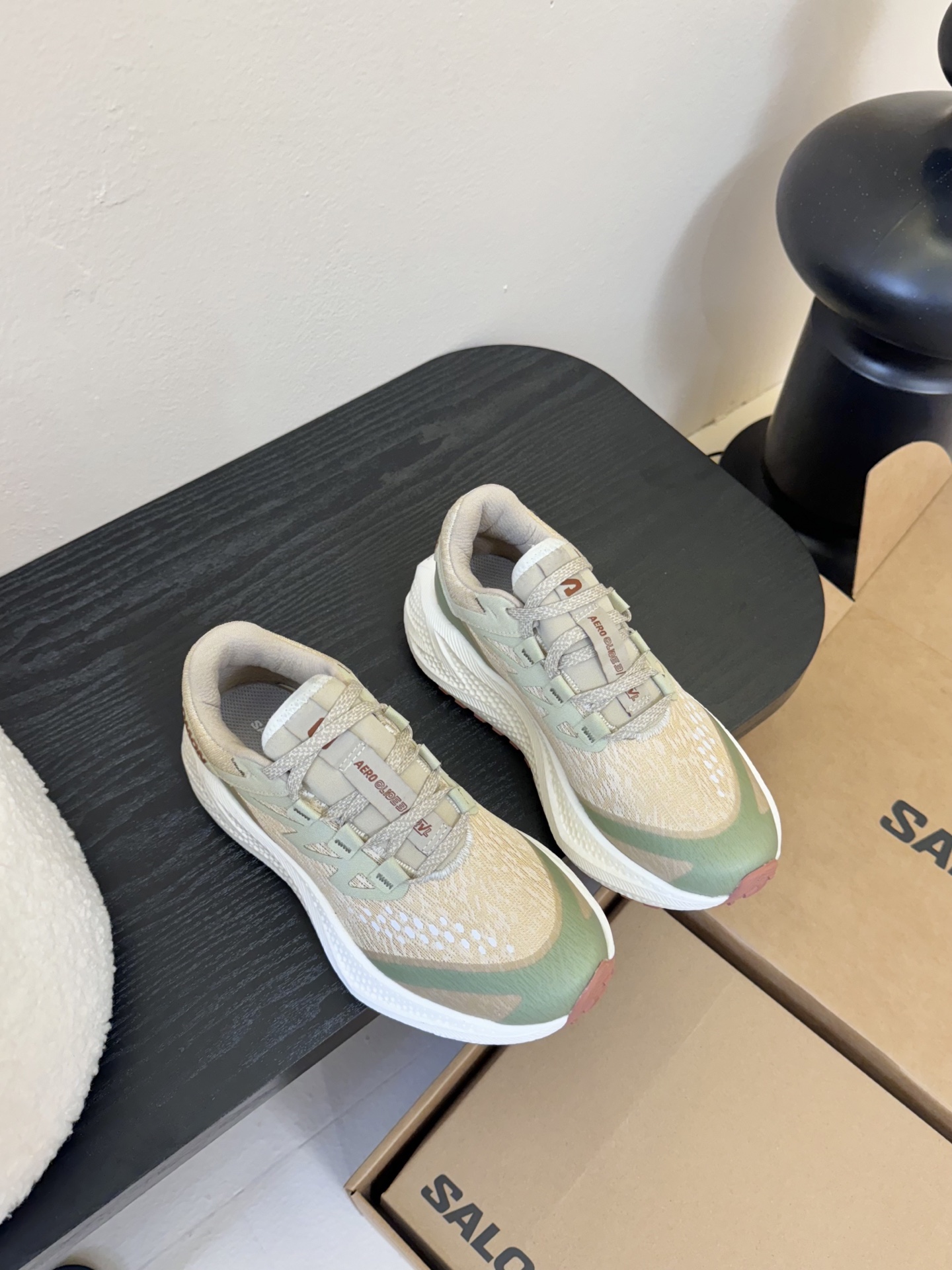  男款➕10
Salomo*25SS新款Aero Glide3 Grvl跑鞋

Salomon 的产品以