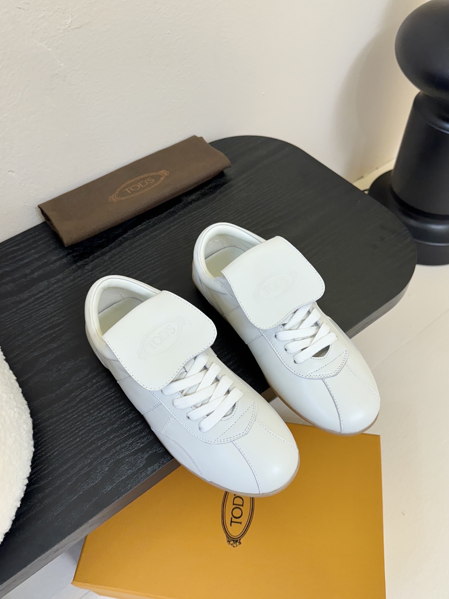 New German White Recreational Sneakers with Sheepskin Lining and Siltproof Soles: Sizes 35-39, 40-41 - 图片 1