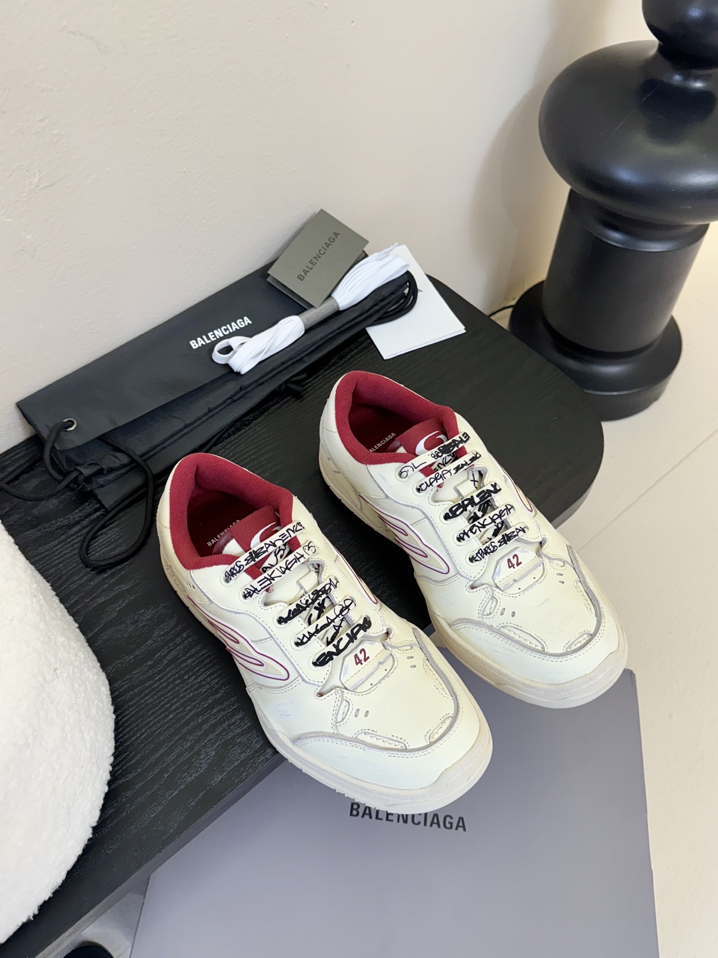 
BaLenciaga巴黎世家最新秋冬款Hamp tons情侣运动鞋     
  超多明星网红种草 它