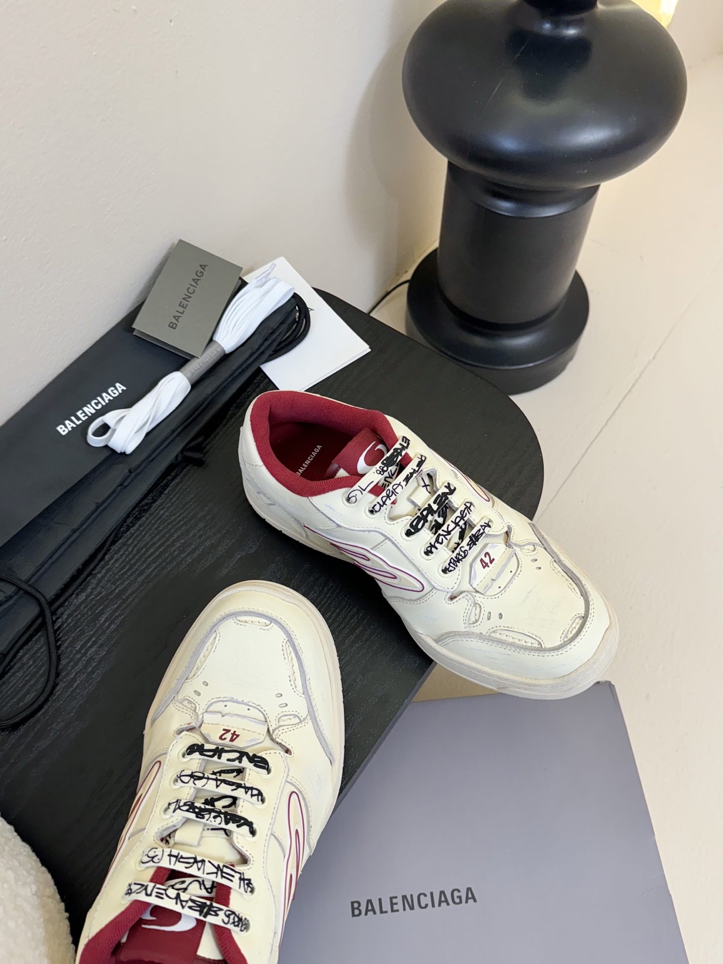 
BaLenciaga巴黎世家最新秋冬款Hamp tons情侣运动鞋     
  超多明星网红种草 它