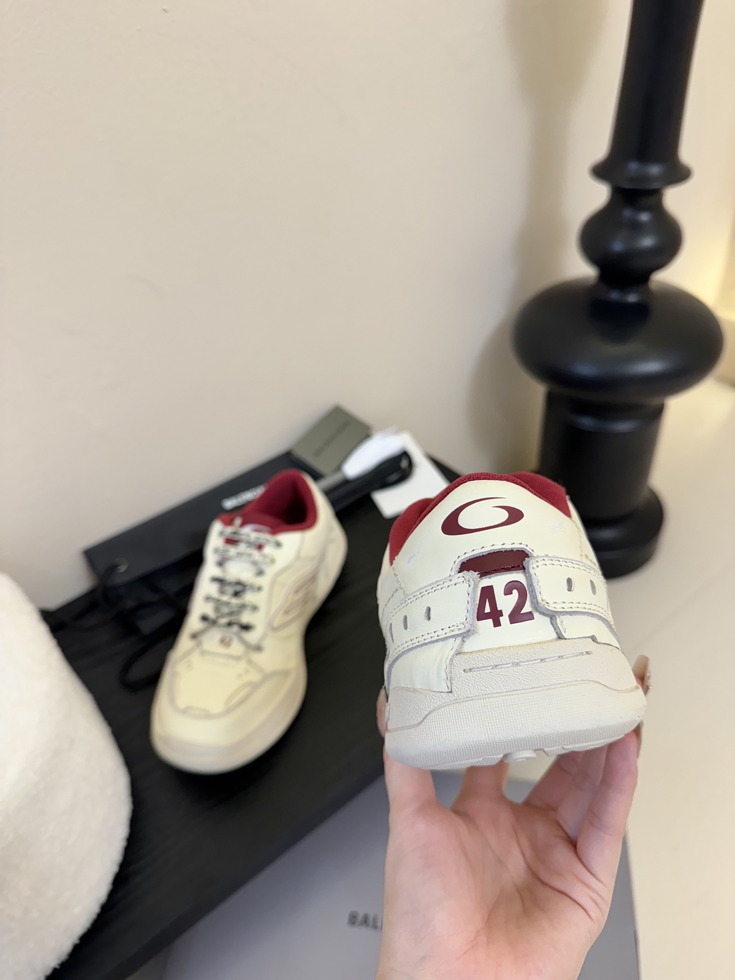 
BaLenciaga巴黎世家最新秋冬款Hamp tons情侣运动鞋     
  超多明星网红种草 它