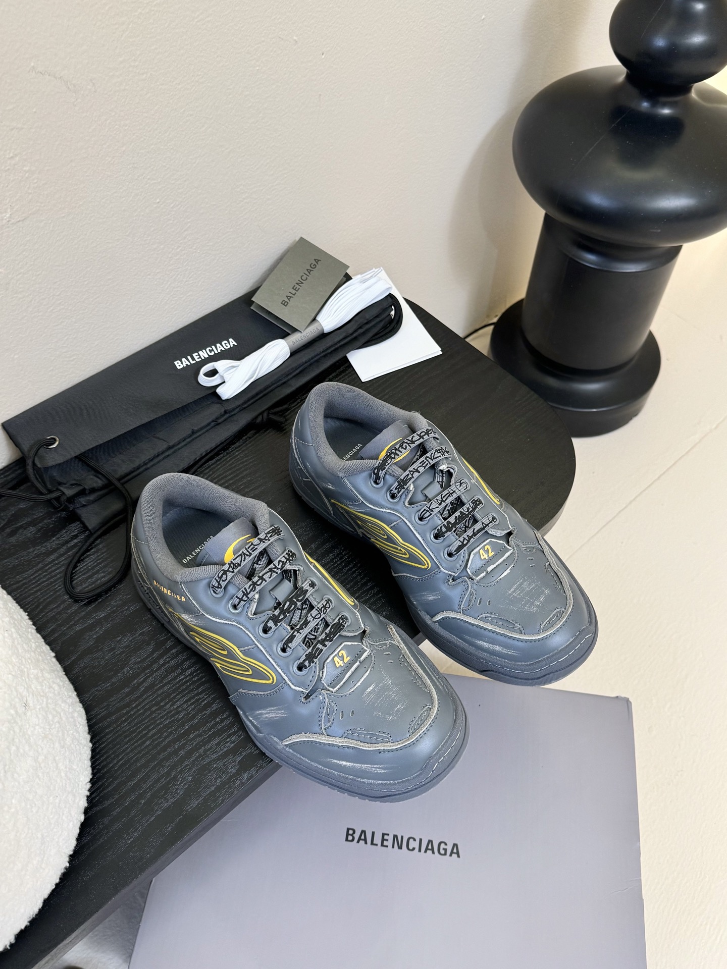 
BaLenciaga巴黎世家最新秋冬款Hamp tons情侣运动鞋     
  超多明星网红种草 它
