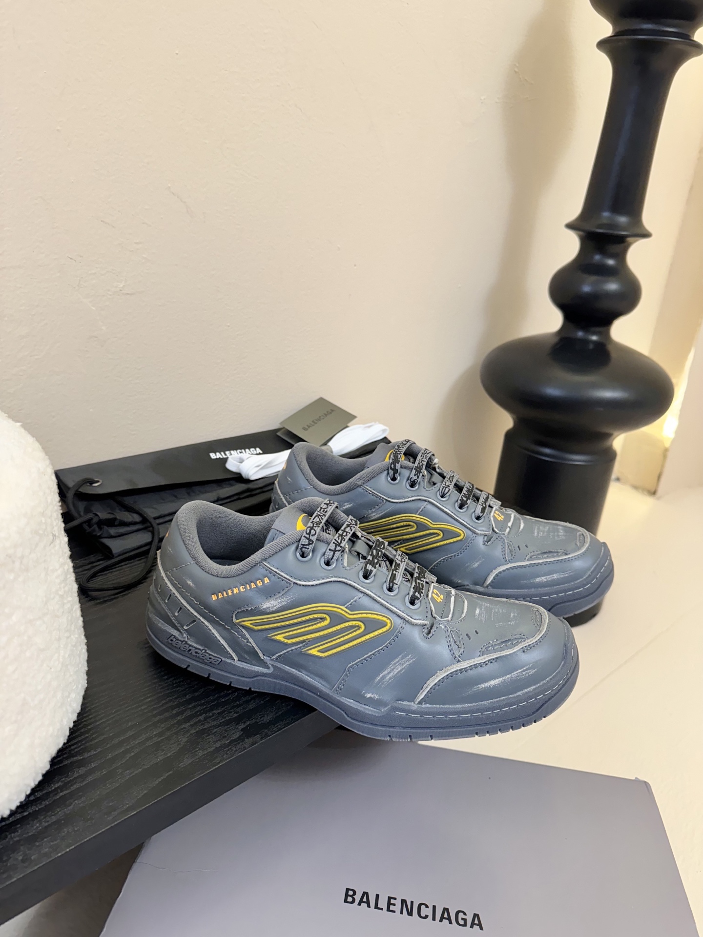 
BaLenciaga巴黎世家最新秋冬款Hamp tons情侣运动鞋     
  超多明星网红种草 它