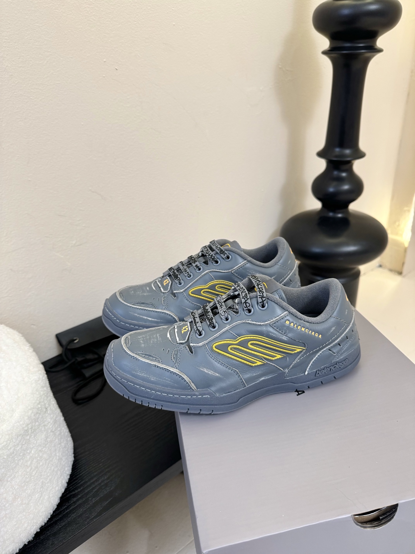 
BaLenciaga巴黎世家最新秋冬款Hamp tons情侣运动鞋     
  超多明星网红种草 它