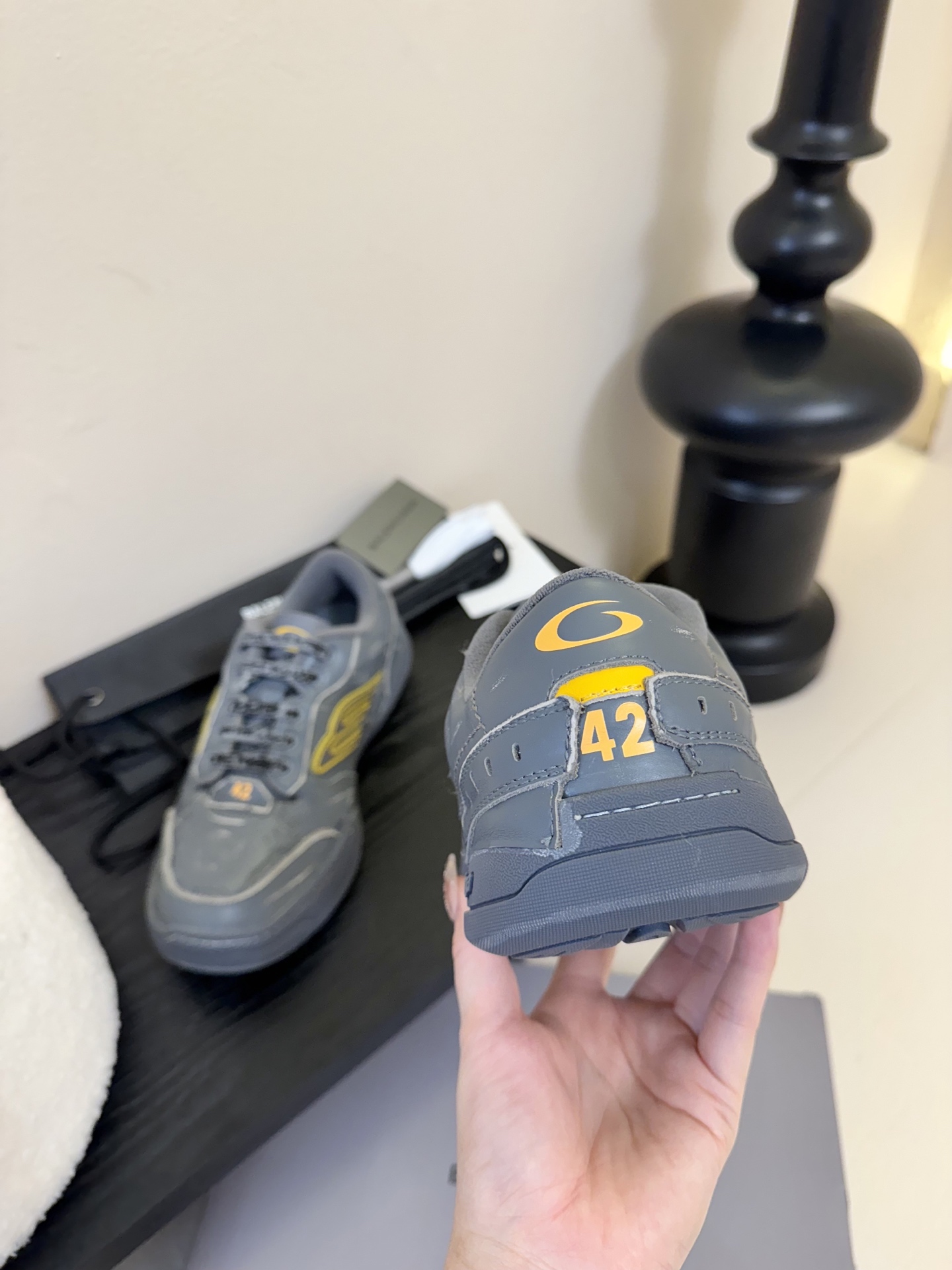 
BaLenciaga巴黎世家最新秋冬款Hamp tons情侣运动鞋     
  超多明星网红种草 它