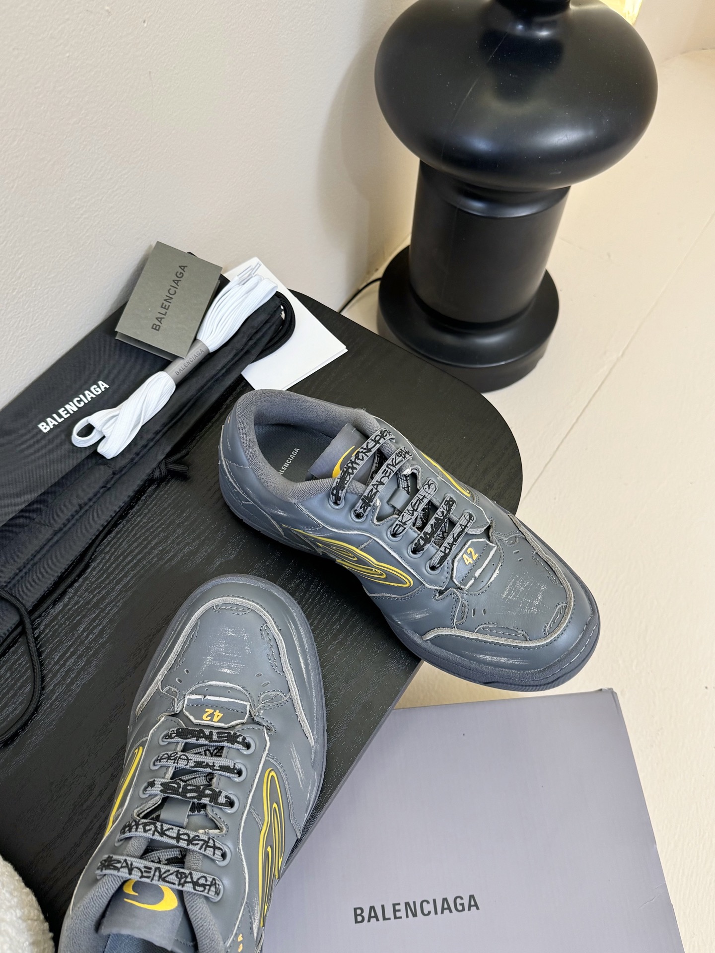 
BaLenciaga巴黎世家最新秋冬款Hamp tons情侣运动鞋     
  超多明星网红种草 它
