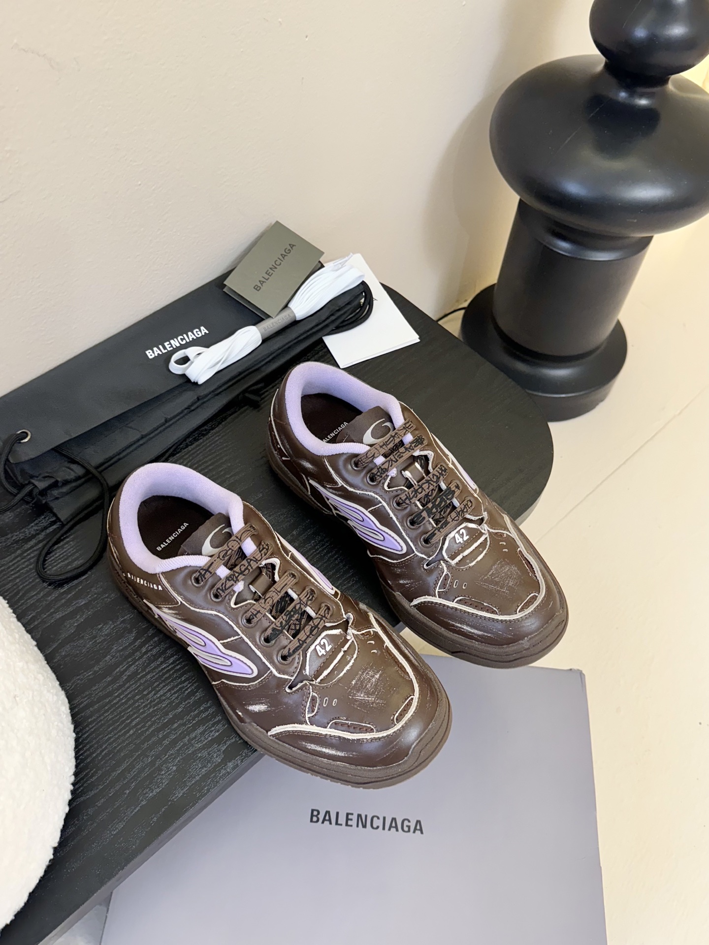 
BaLenciaga巴黎世家最新秋冬款Hamp tons情侣运动鞋     
  超多明星网红种草 它