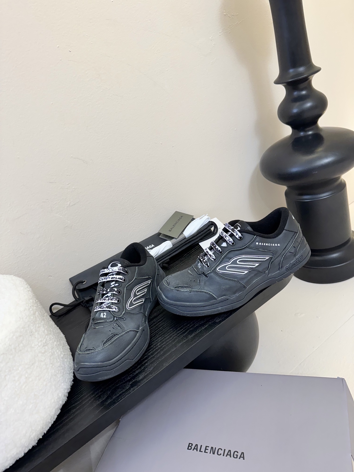 
BaLenciaga巴黎世家最新秋冬款Hamp tons情侣运动鞋     
  超多明星网红种草 它