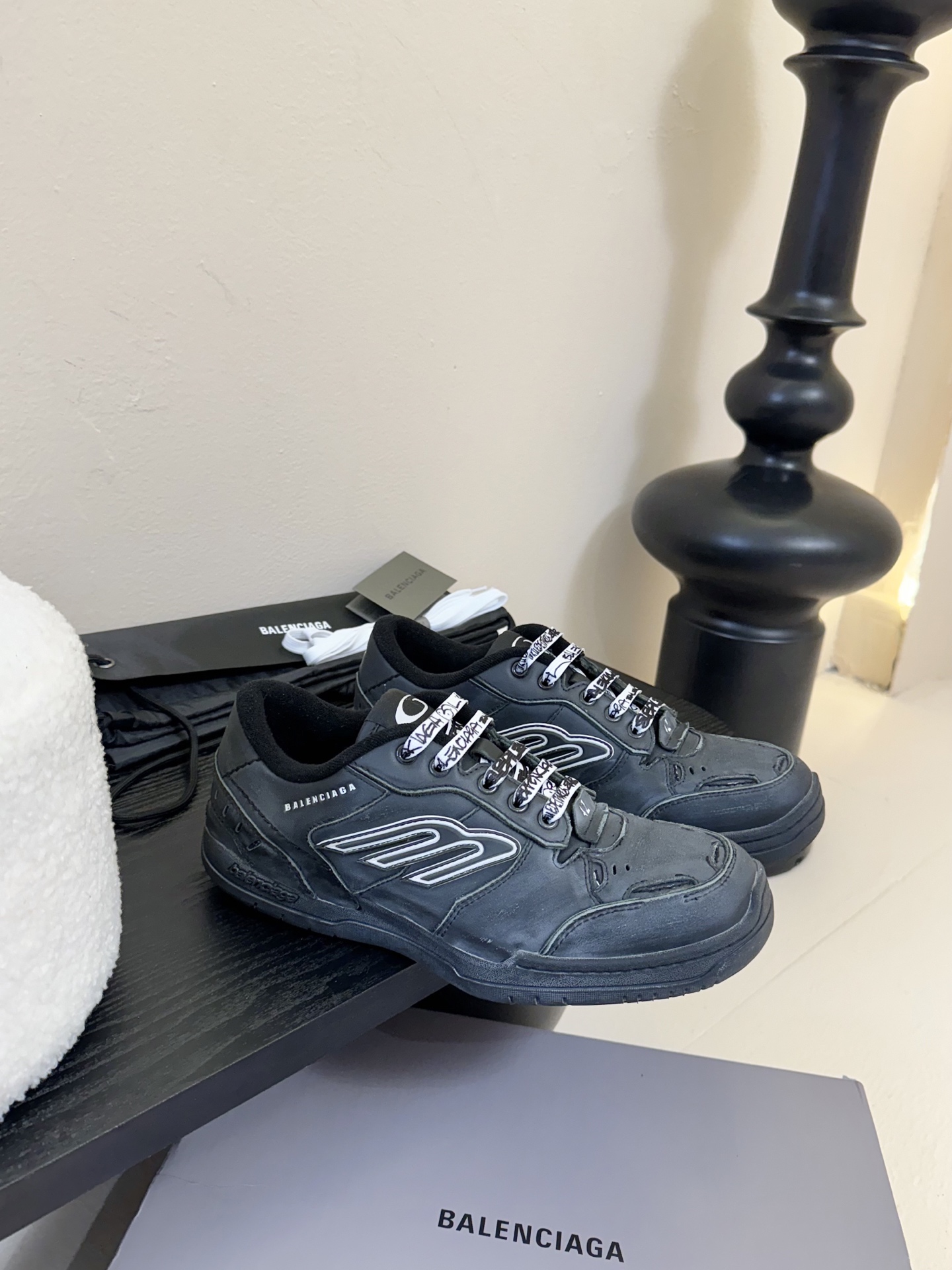 
BaLenciaga巴黎世家最新秋冬款Hamp tons情侣运动鞋     
  超多明星网红种草 它