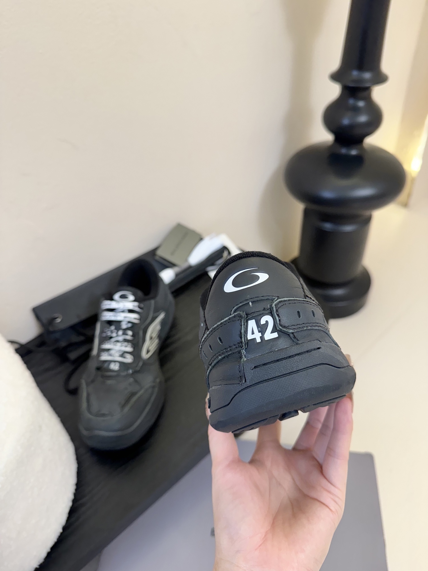 
BaLenciaga巴黎世家最新秋冬款Hamp tons情侣运动鞋     
  超多明星网红种草 它