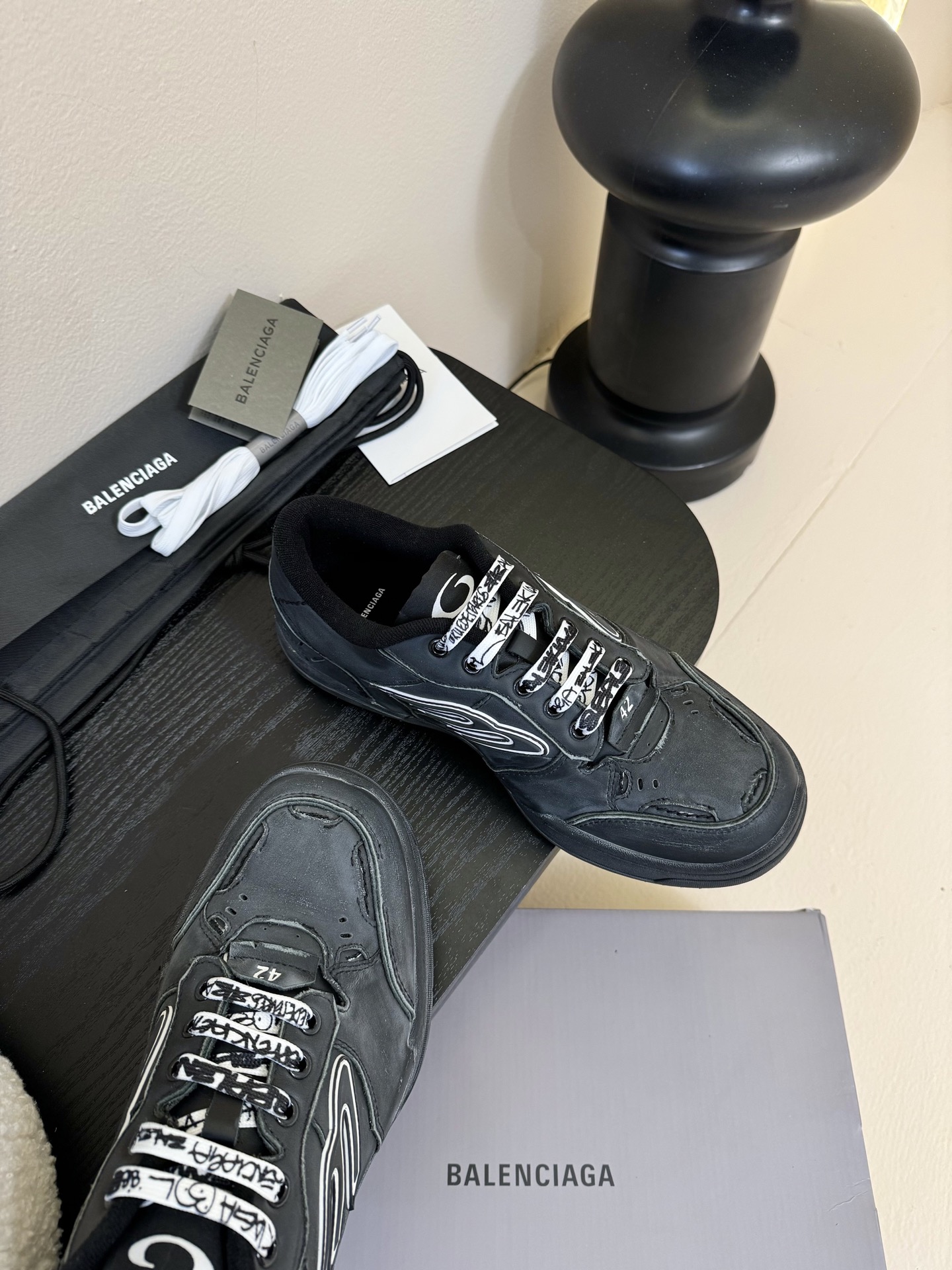 
BaLenciaga巴黎世家最新秋冬款Hamp tons情侣运动鞋     
  超多明星网红种草 它