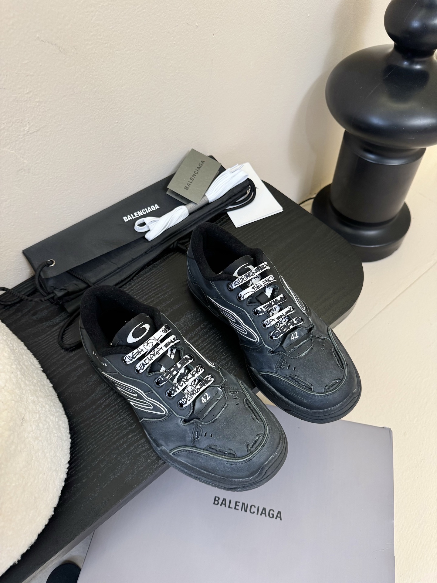 
BaLenciaga巴黎世家最新秋冬款Hamp tons情侣运动鞋     
  超多明星网红种草 它
