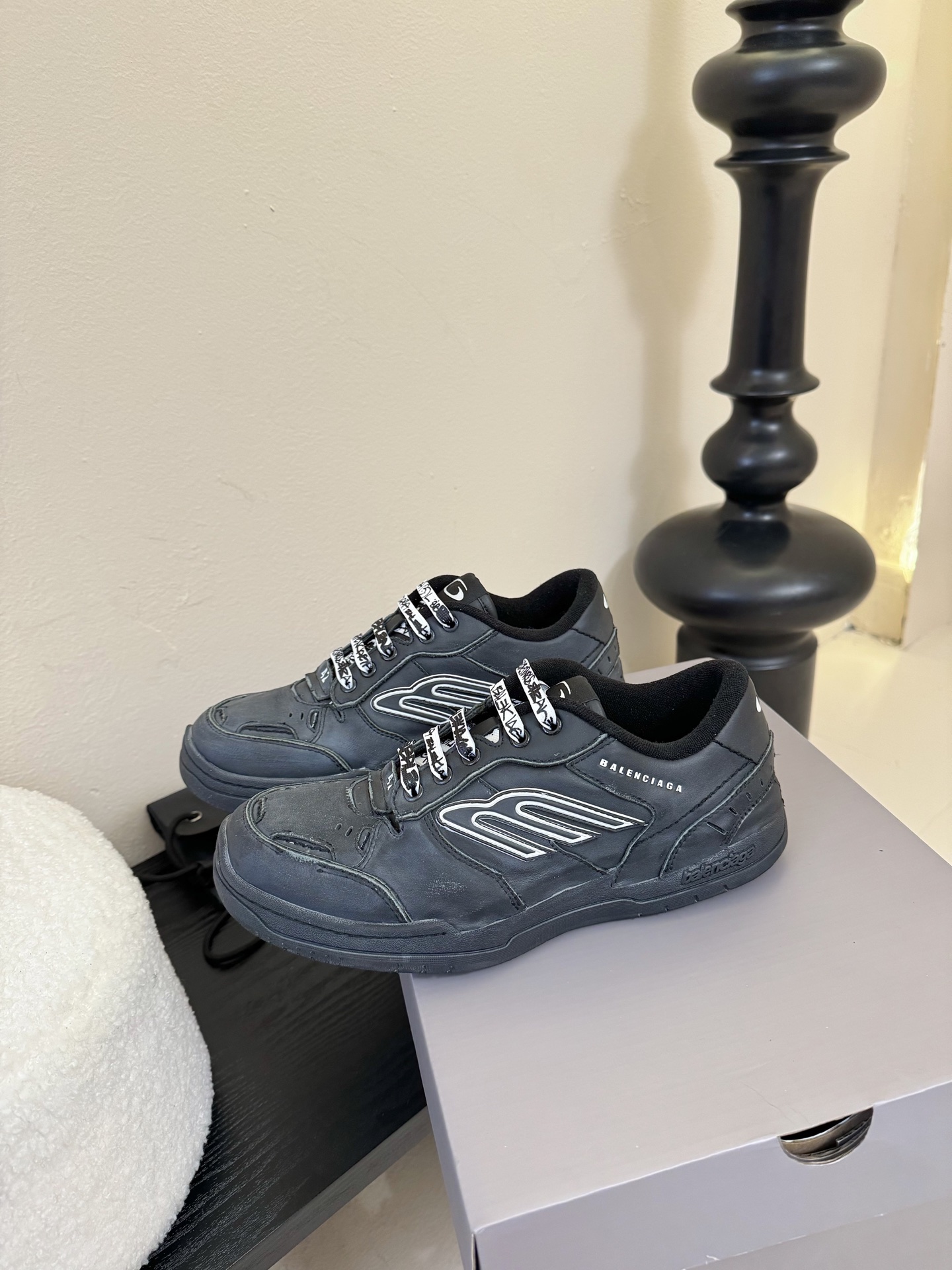 
BaLenciaga巴黎世家最新秋冬款Hamp tons情侣运动鞋     
  超多明星网红种草 它