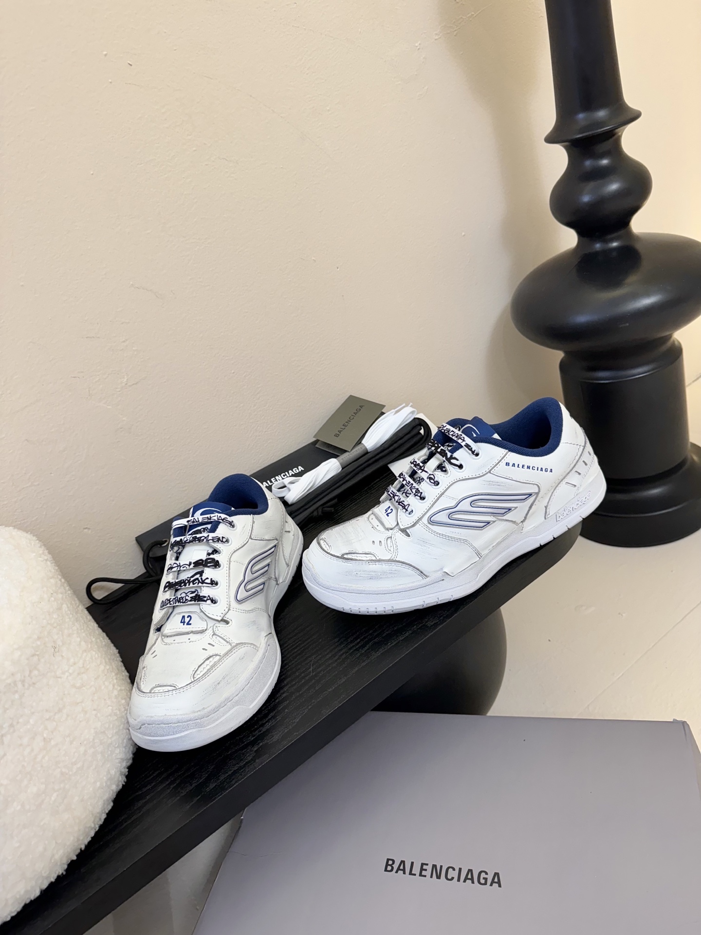 
BaLenciaga巴黎世家最新秋冬款Hamp tons情侣运动鞋     
  超多明星网红种草 它