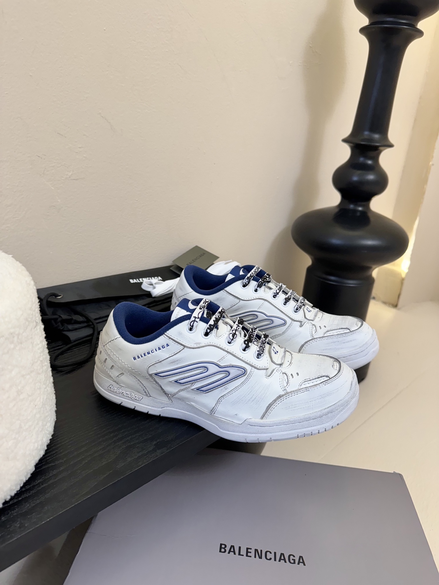 
BaLenciaga巴黎世家最新秋冬款Hamp tons情侣运动鞋     
  超多明星网红种草 它