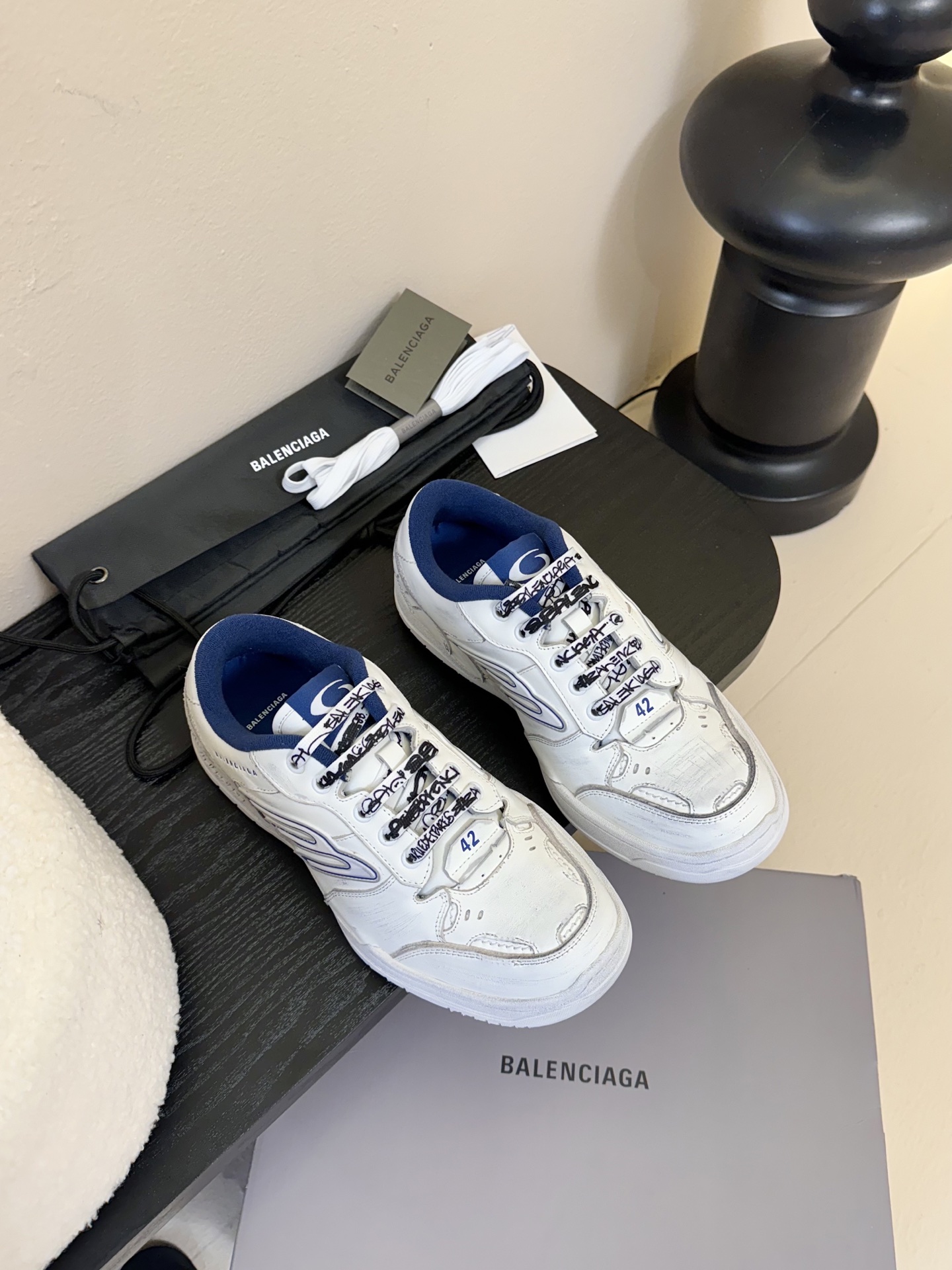 
BaLenciaga巴黎世家最新秋冬款Hamp tons情侣运动鞋     
  超多明星网红种草 它