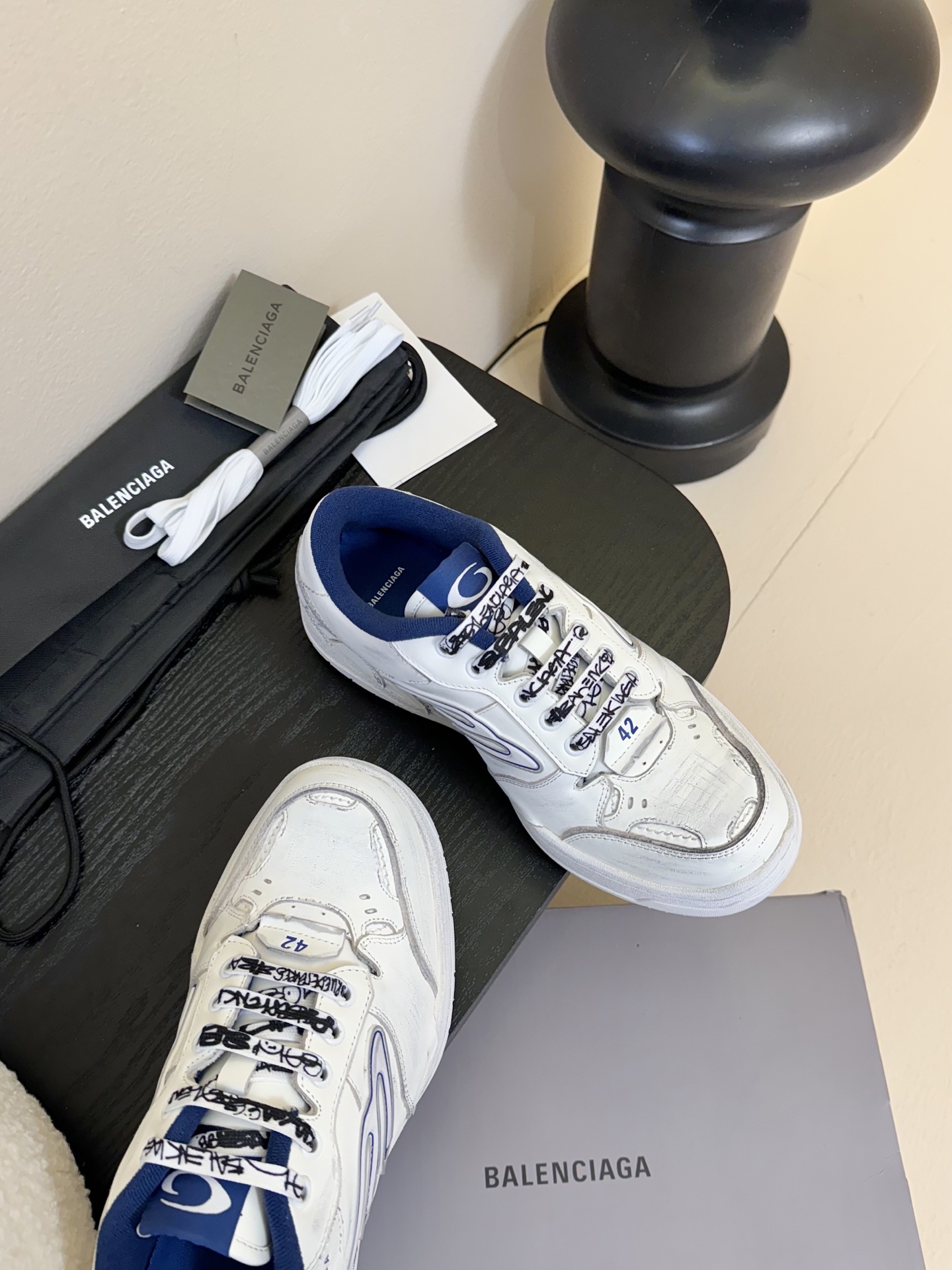 
BaLenciaga巴黎世家最新秋冬款Hamp tons情侣运动鞋     
  超多明星网红种草 它