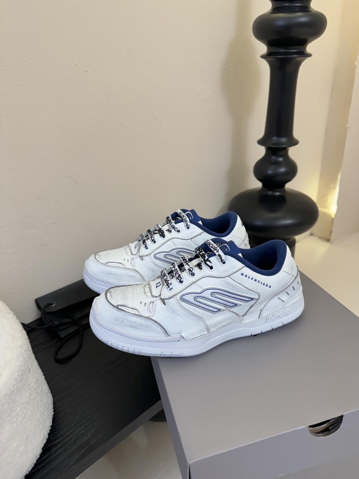 
BaLenciaga巴黎世家最新秋冬款Hamp tons情侣运动鞋     
  超多明星网红种草 它