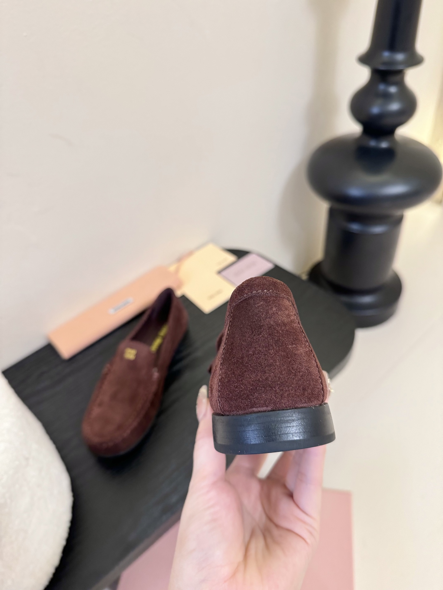 
MiuMiu缪缪2025秋冬最新走秀款 乐福鞋
超多明星网红种草 秀款出镜率超高的单品 这几年老钱风穿