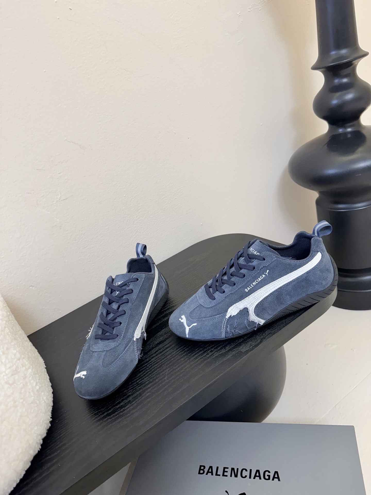 
彪马（Puma）Ultrasoft Speedcats 

情侣款运动鞋采用柔软且无固定结构的鞋面，该