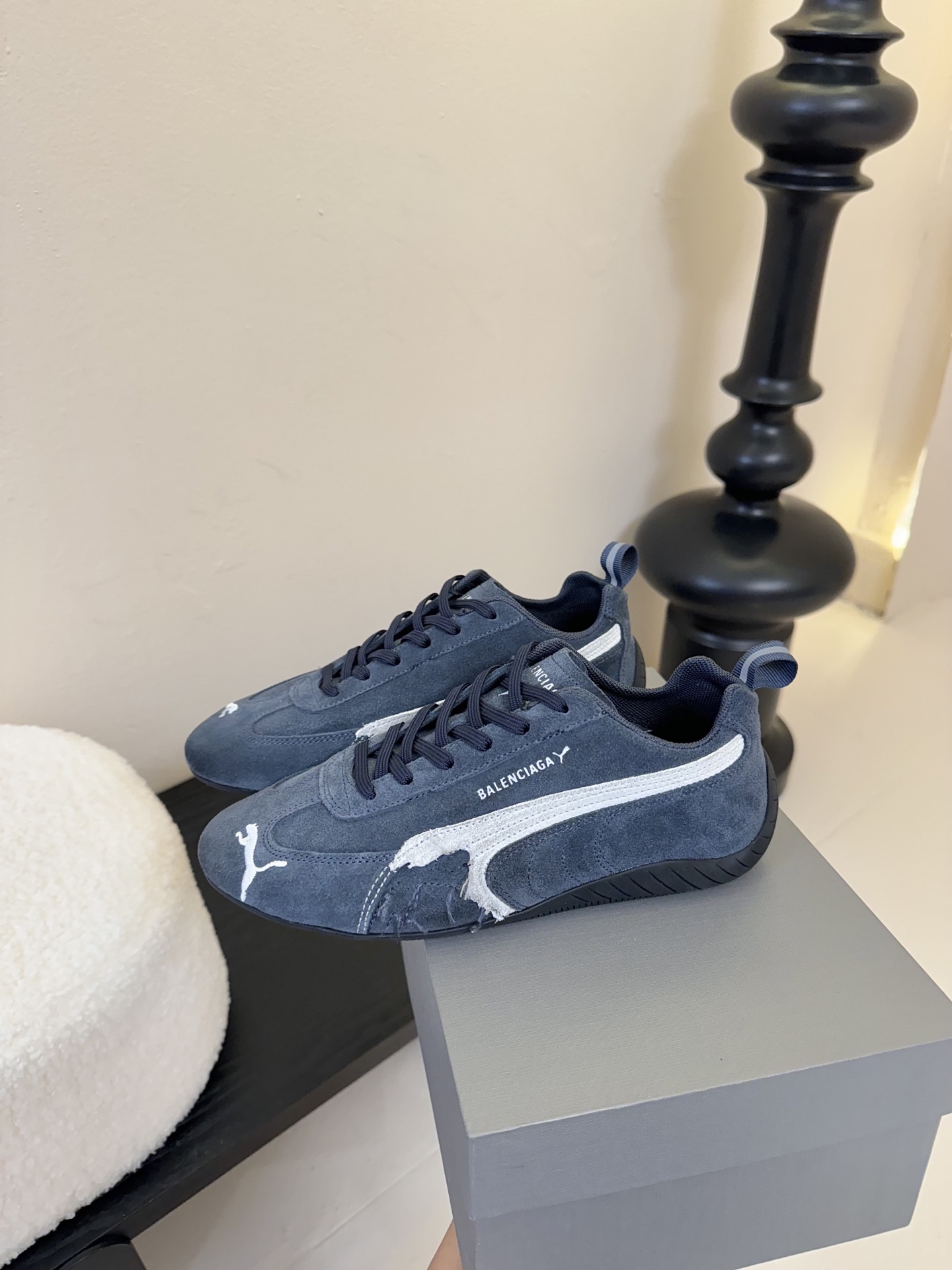 
彪马（Puma）Ultrasoft Speedcats 

情侣款运动鞋采用柔软且无固定结构的鞋面，该