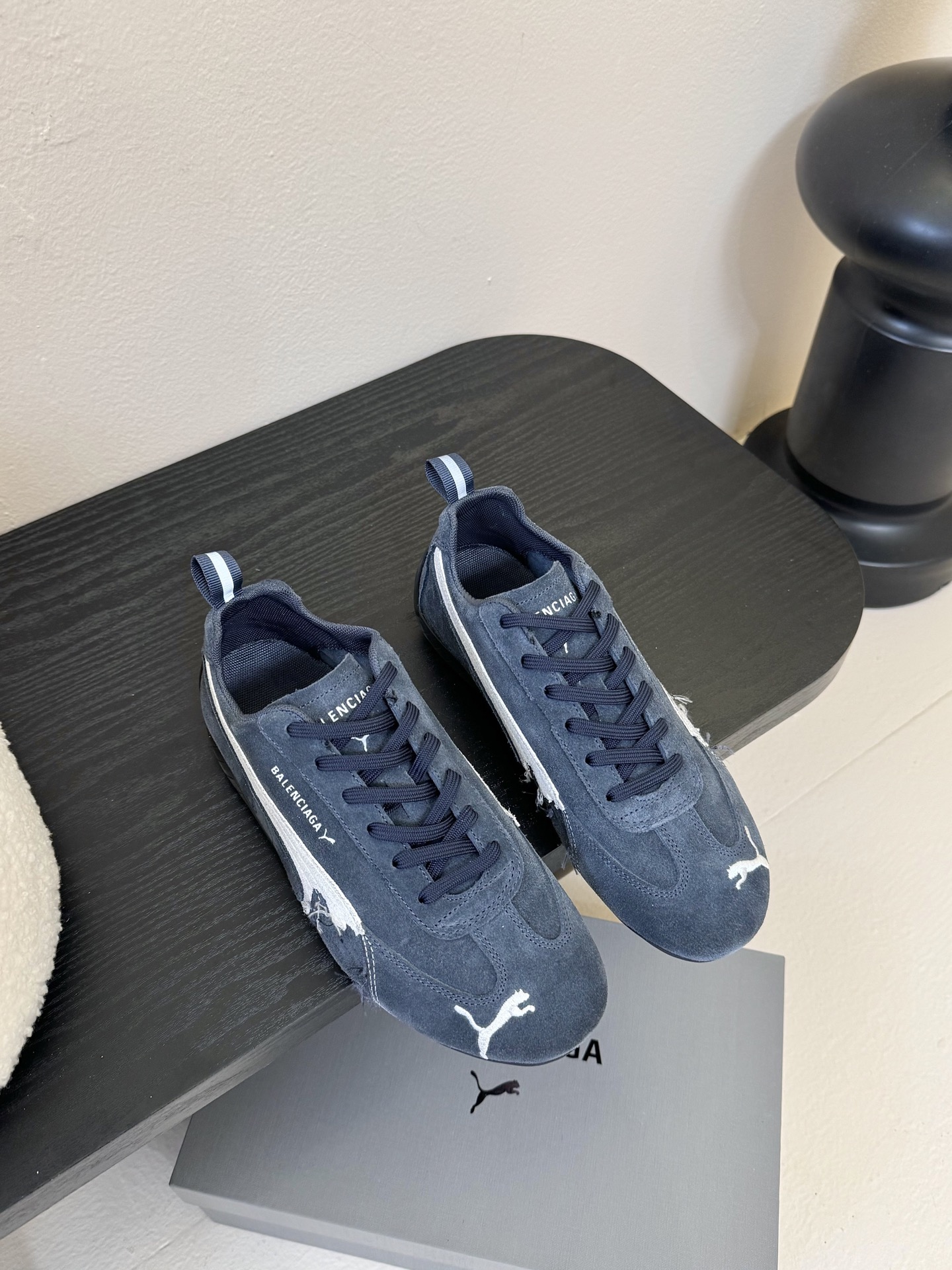 
彪马（Puma）Ultrasoft Speedcats 

情侣款运动鞋采用柔软且无固定结构的鞋面，该