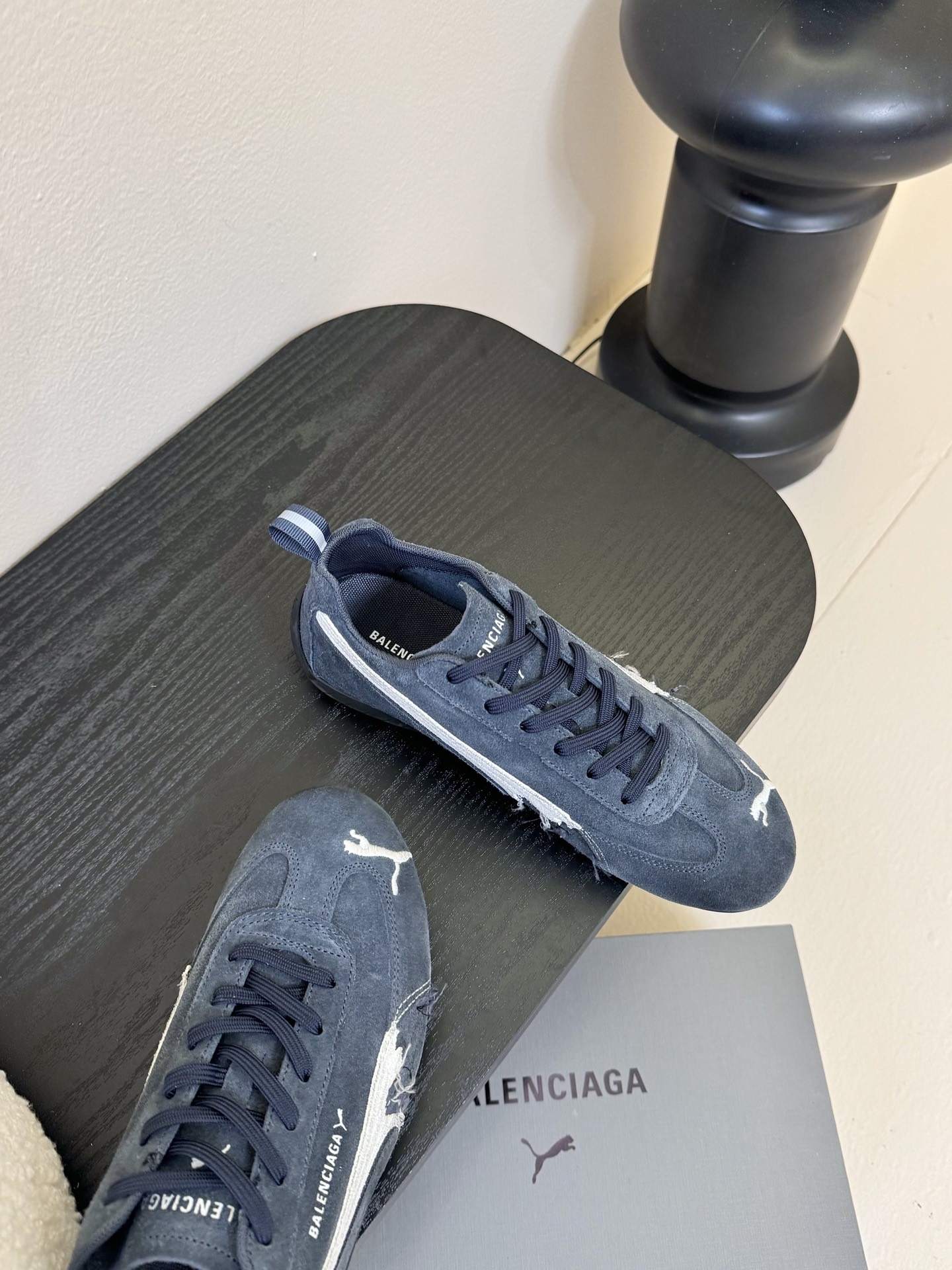 
彪马（Puma）Ultrasoft Speedcats 

情侣款运动鞋采用柔软且无固定结构的鞋面，该