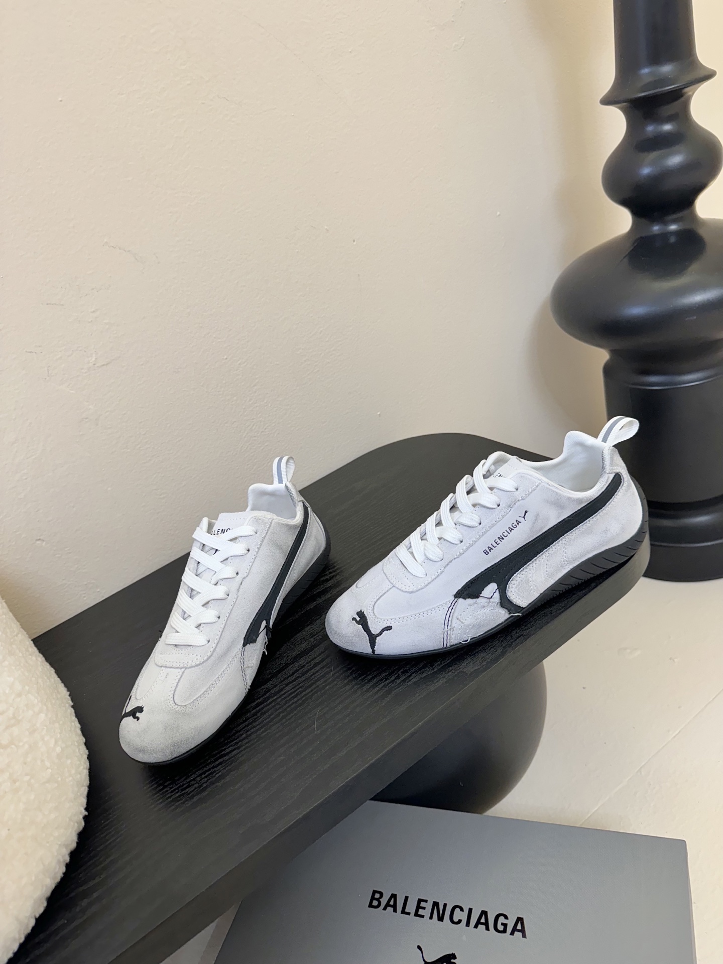 
彪马（Puma）Ultrasoft Speedcats 

情侣款运动鞋采用柔软且无固定结构的鞋面，该