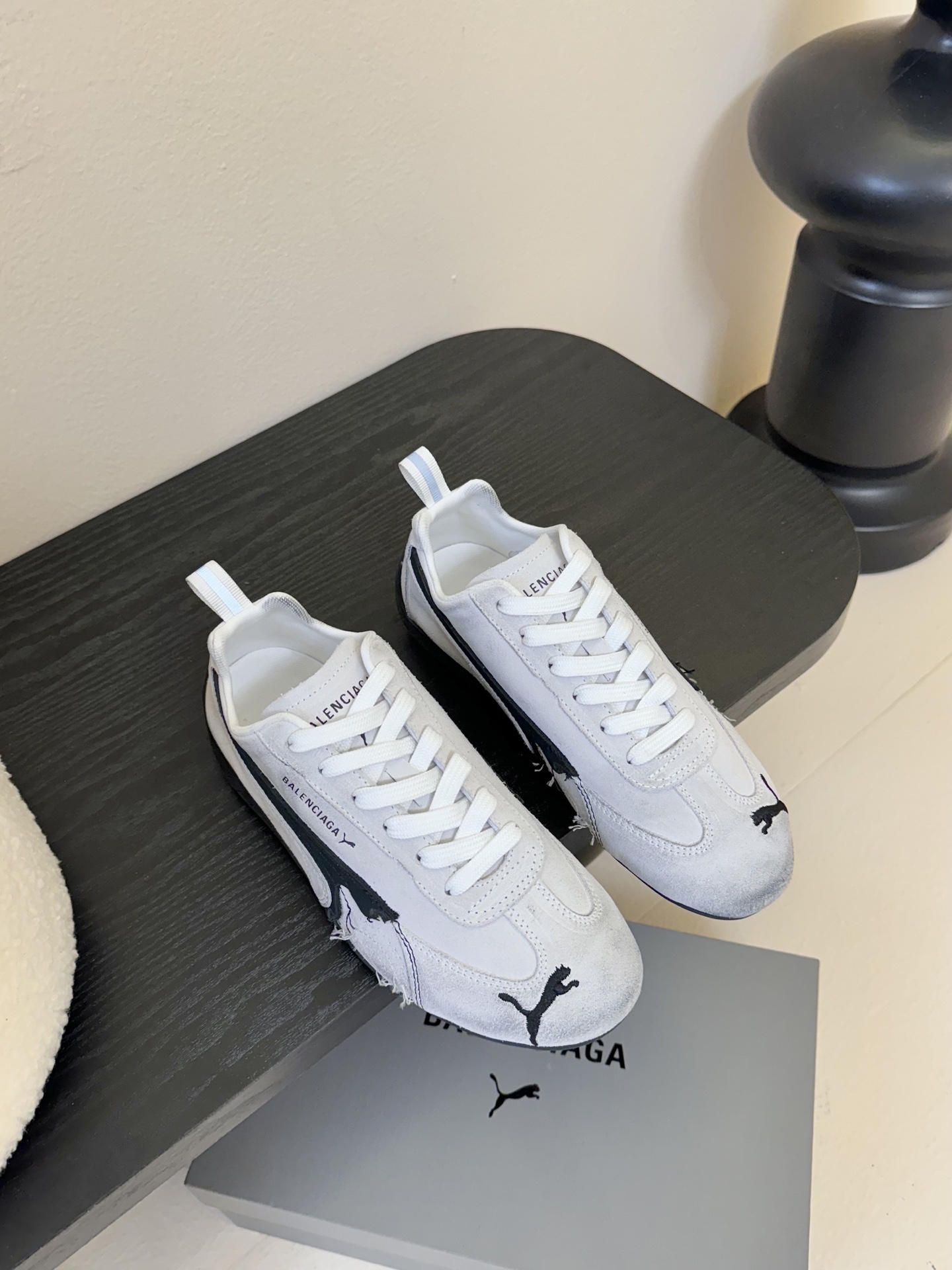 
彪马（Puma）Ultrasoft Speedcats 

情侣款运动鞋采用柔软且无固定结构的鞋面，该