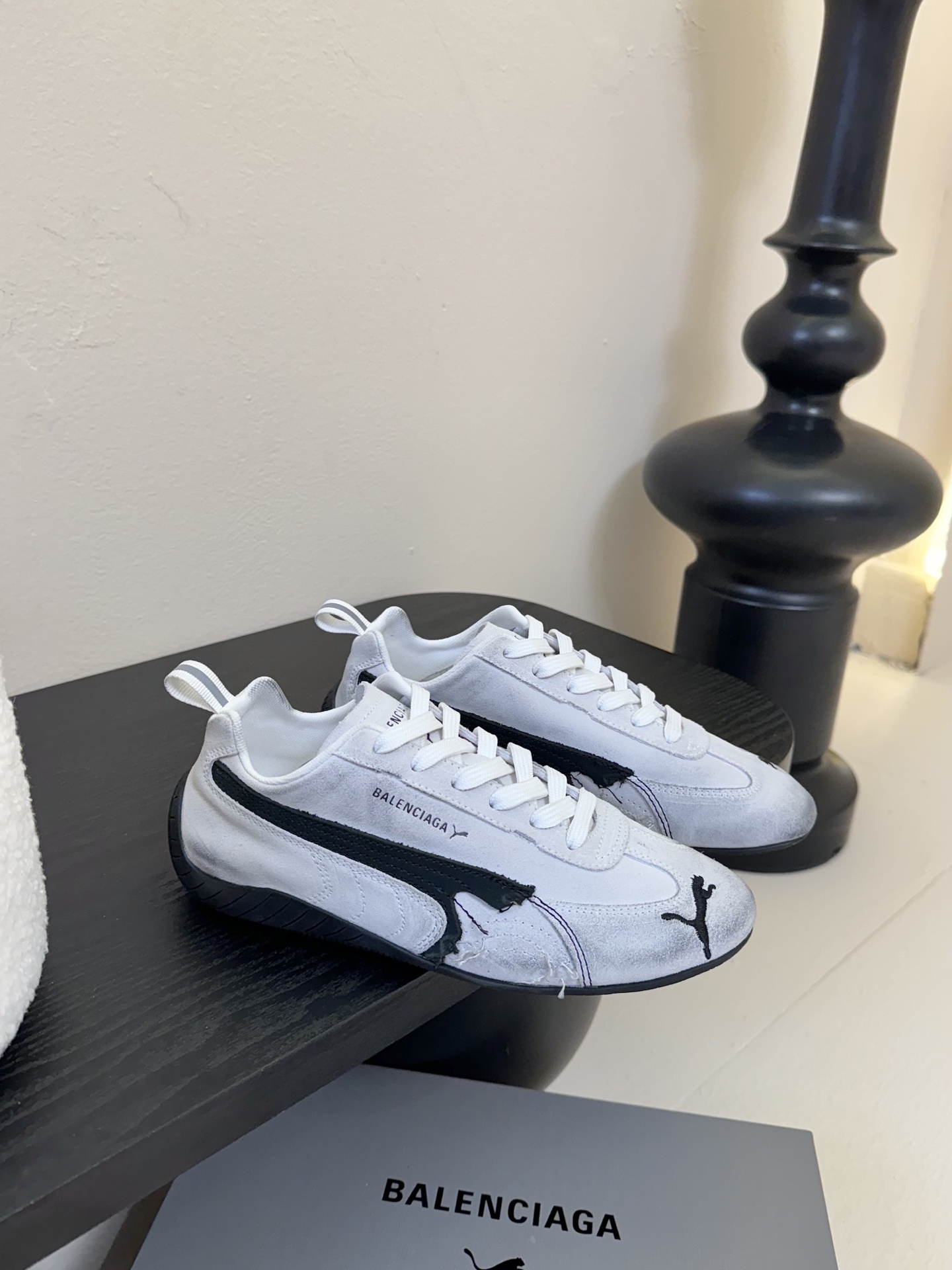 
彪马（Puma）Ultrasoft Speedcats 

情侣款运动鞋采用柔软且无固定结构的鞋面，该