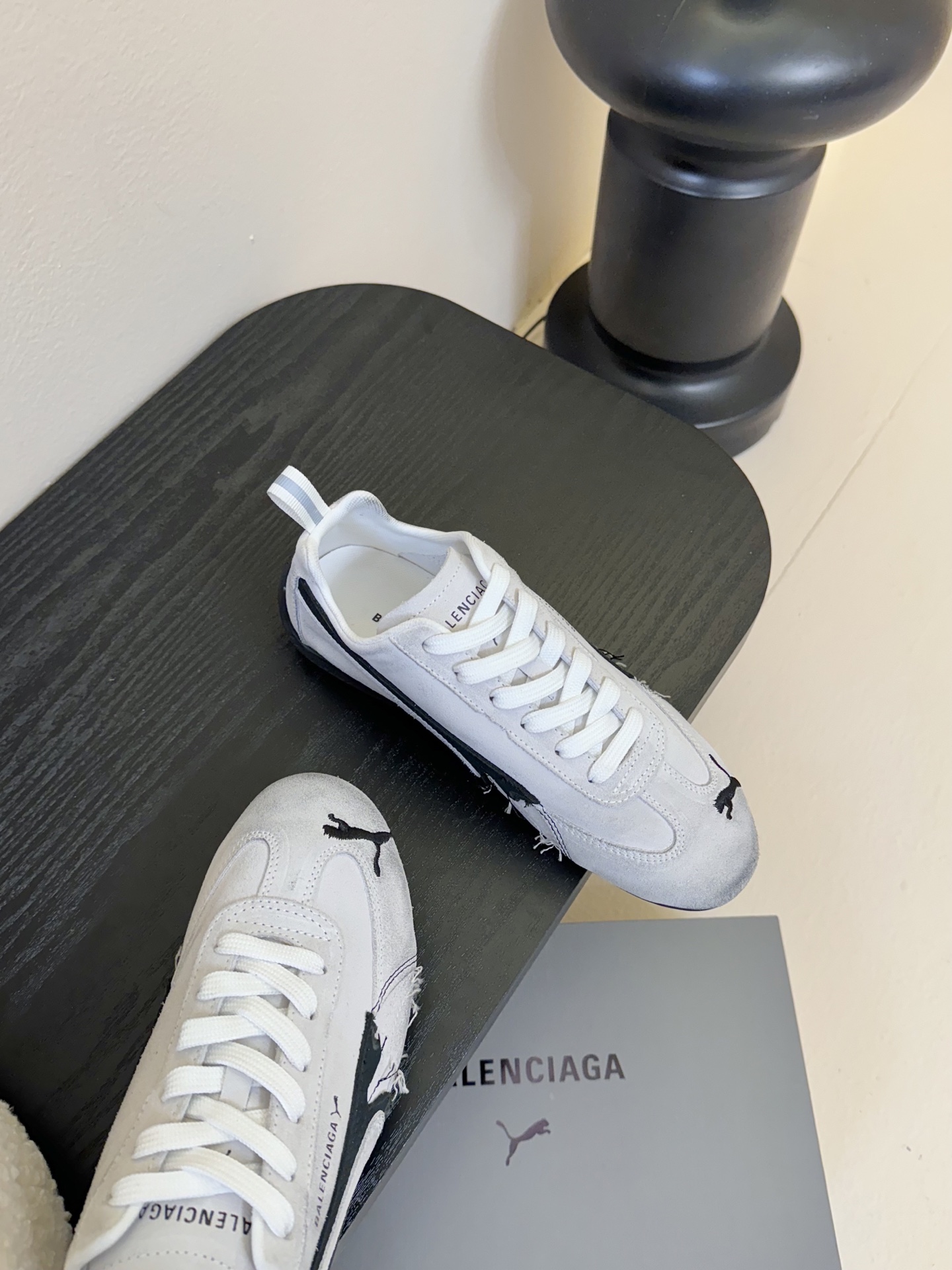 
彪马（Puma）Ultrasoft Speedcats 

情侣款运动鞋采用柔软且无固定结构的鞋面，该