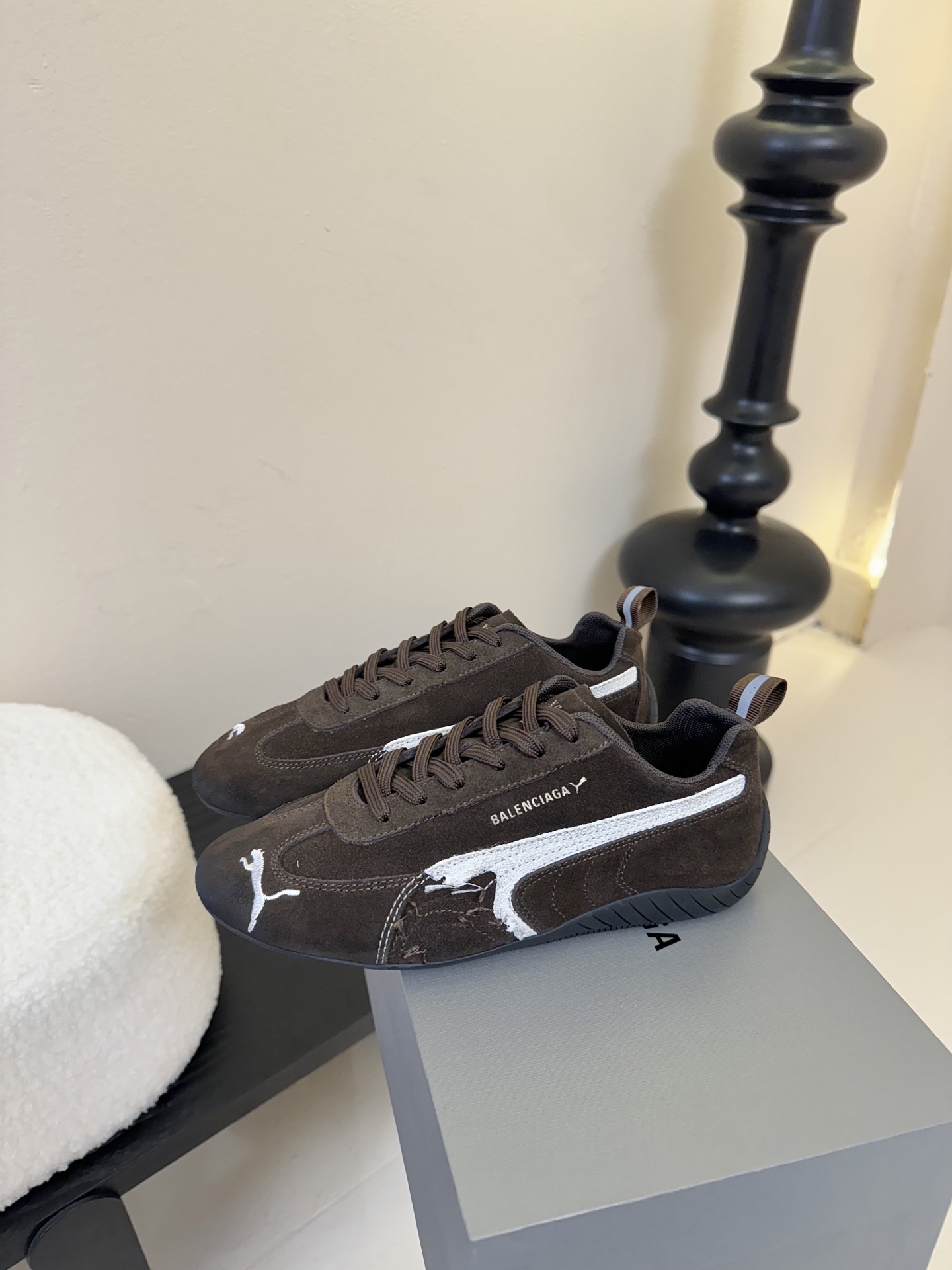 
彪马（Puma）Ultrasoft Speedcats 

情侣款运动鞋采用柔软且无固定结构的鞋面，该