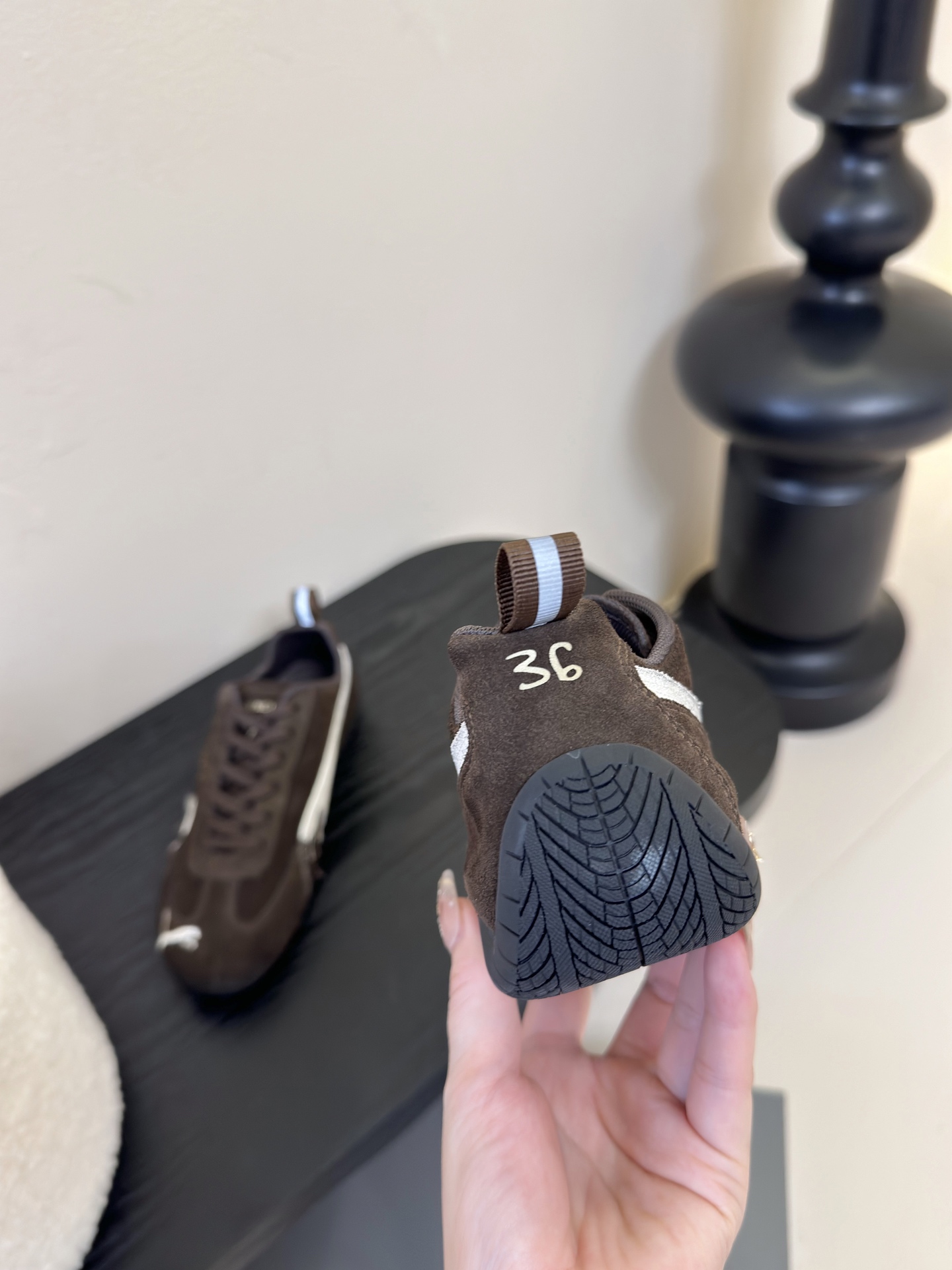 
彪马（Puma）Ultrasoft Speedcats 

情侣款运动鞋采用柔软且无固定结构的鞋面，该