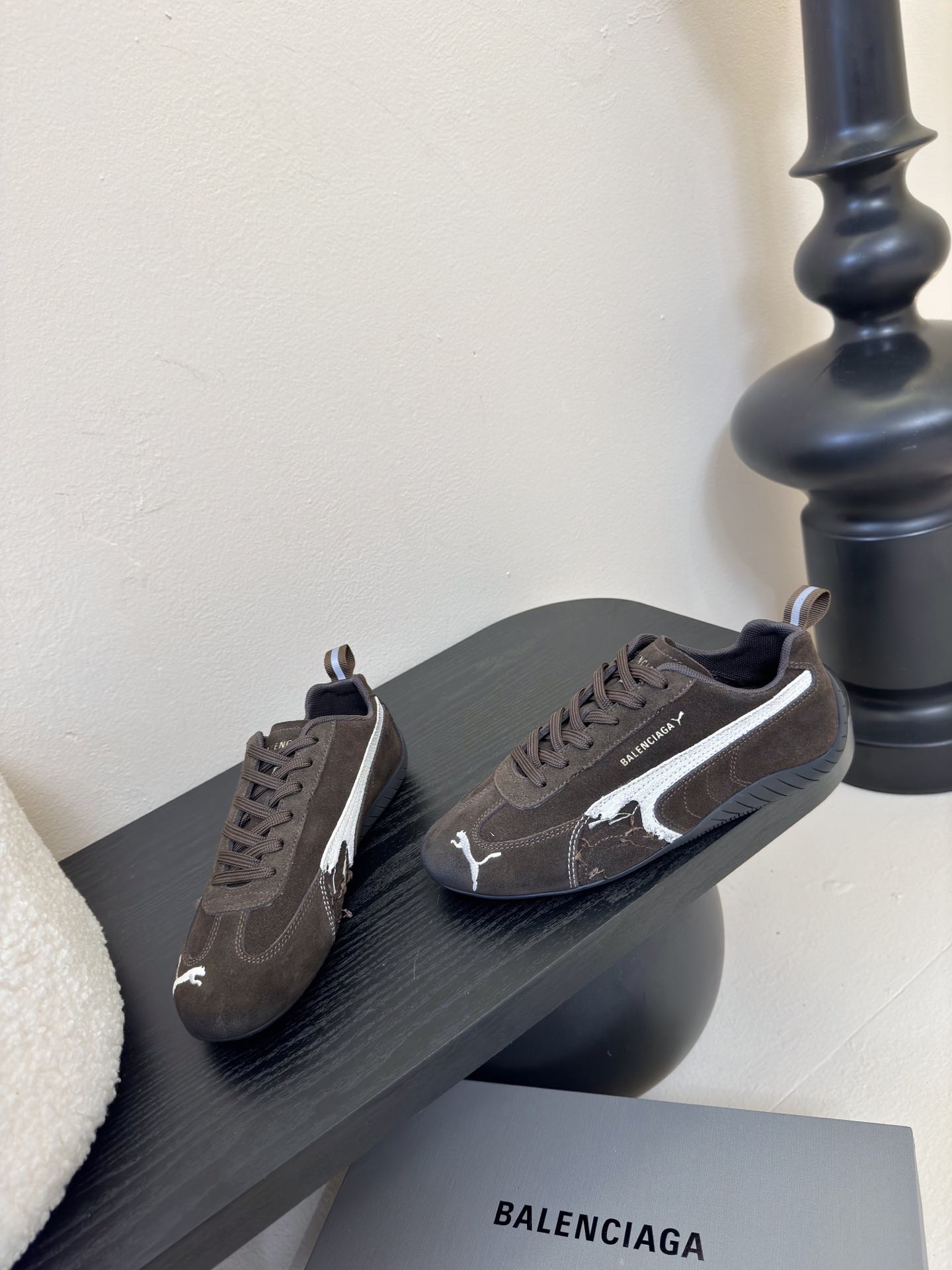 
彪马（Puma）Ultrasoft Speedcats 

情侣款运动鞋采用柔软且无固定结构的鞋面，该