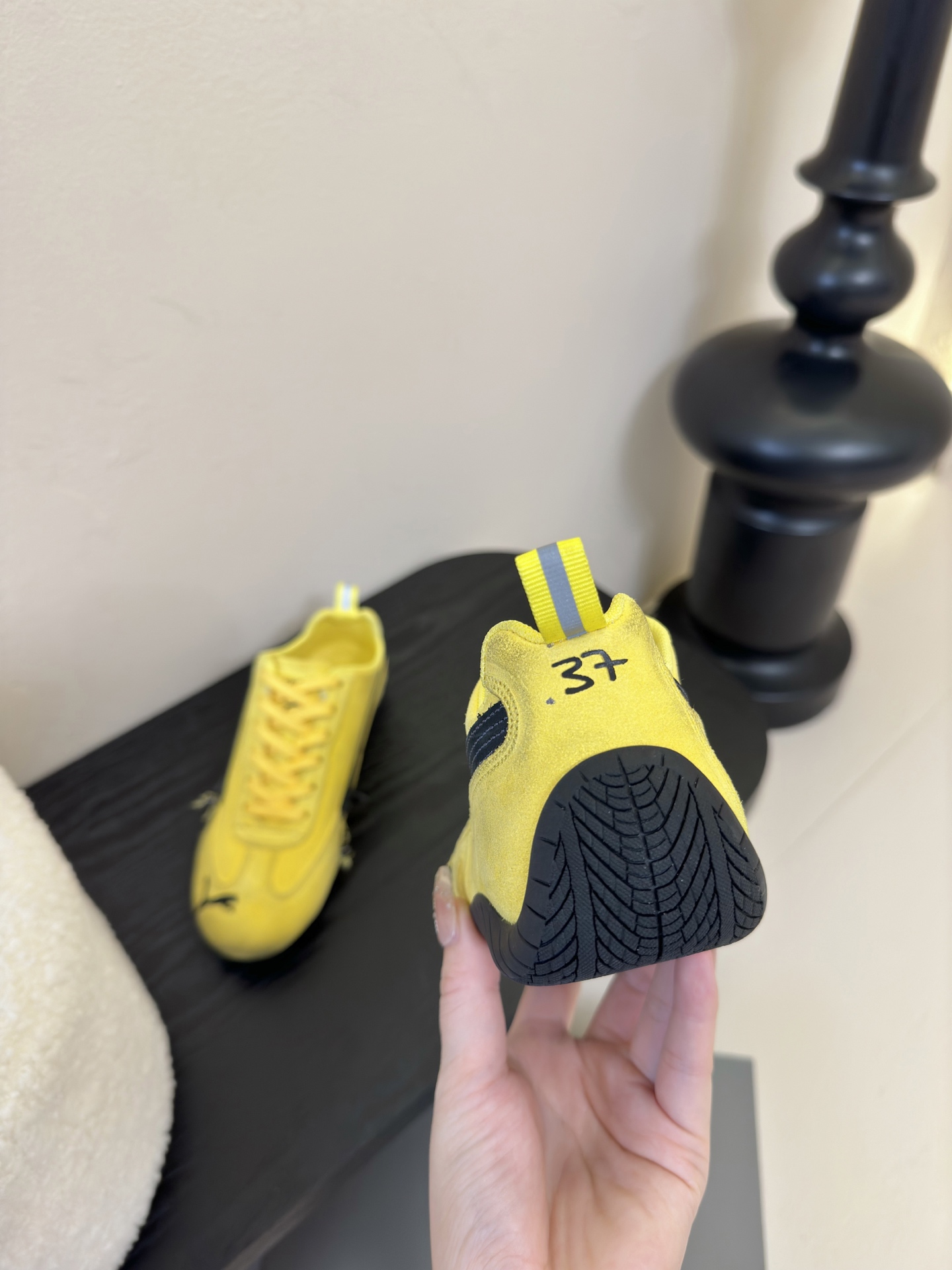 
彪马（Puma）Ultrasoft Speedcats 

情侣款运动鞋采用柔软且无固定结构的鞋面，该