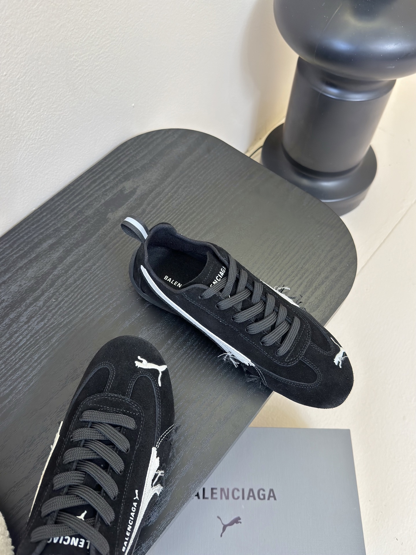 
彪马（Puma）Ultrasoft Speedcats 

情侣款运动鞋采用柔软且无固定结构的鞋面，该