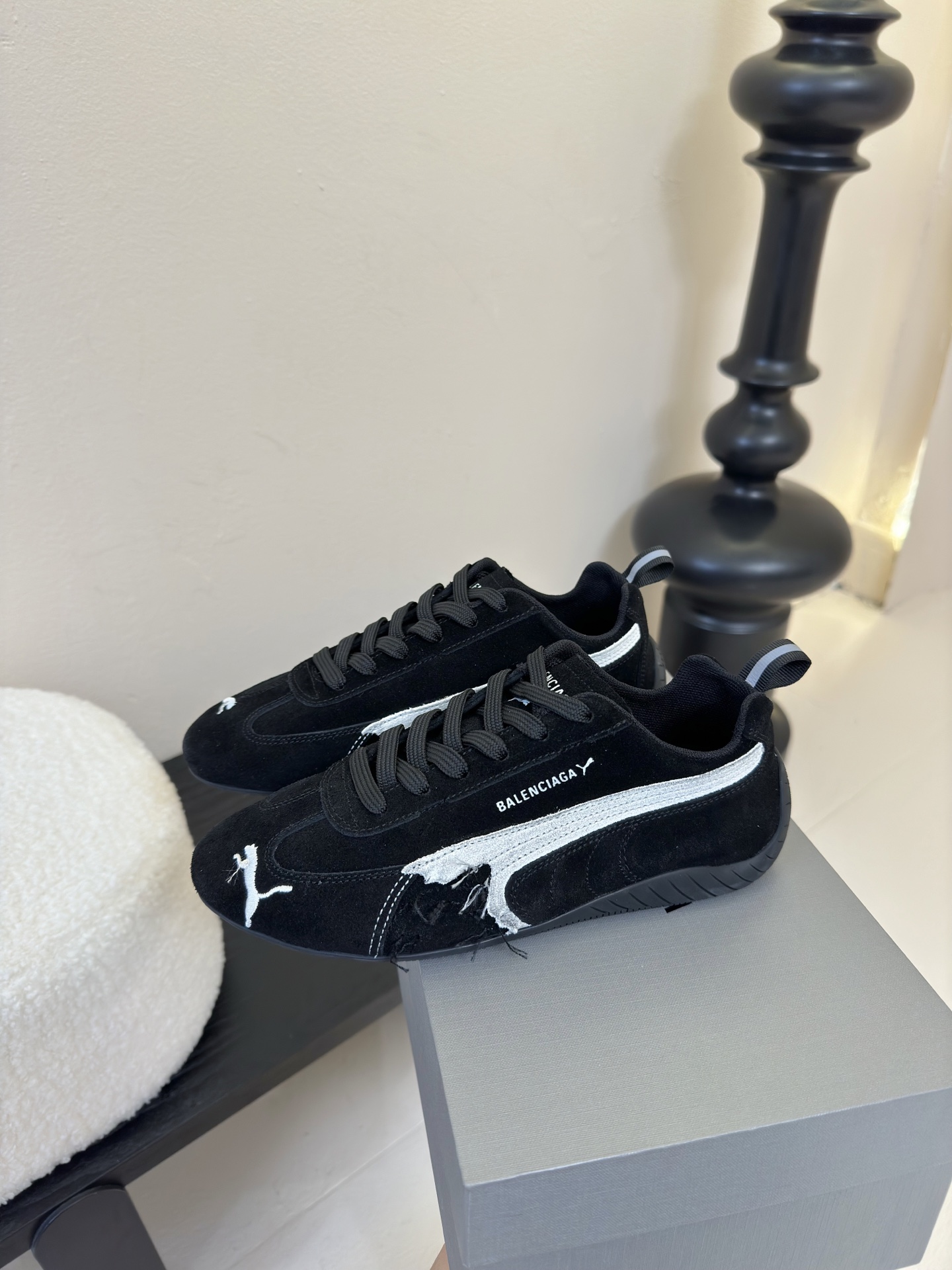 
彪马（Puma）Ultrasoft Speedcats 

情侣款运动鞋采用柔软且无固定结构的鞋面，该
