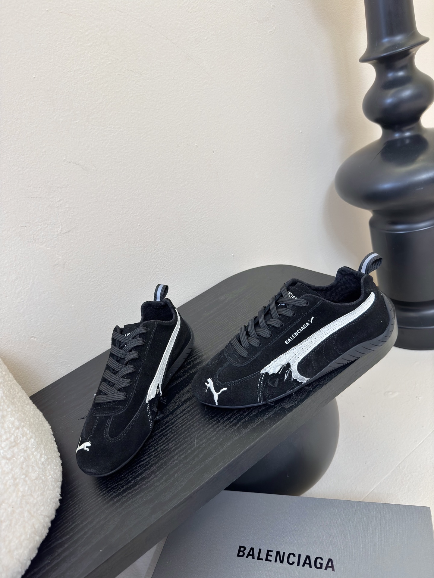 
彪马（Puma）Ultrasoft Speedcats 

情侣款运动鞋采用柔软且无固定结构的鞋面，该