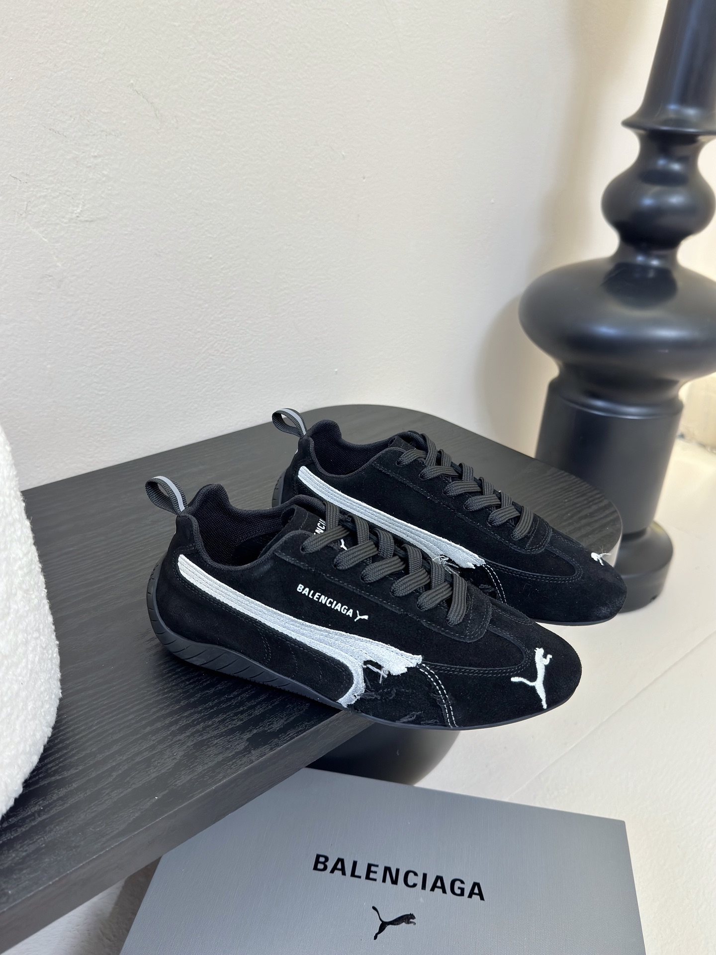 
彪马（Puma）Ultrasoft Speedcats 

情侣款运动鞋采用柔软且无固定结构的鞋面，该