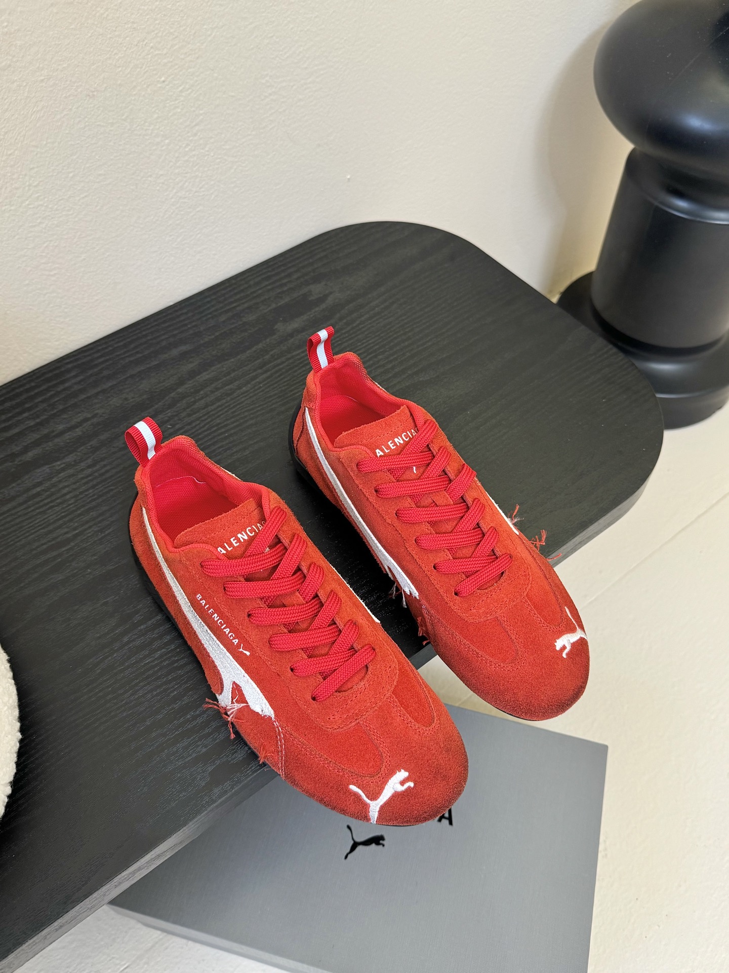 
彪马（Puma）Ultrasoft Speedcats 

情侣款运动鞋采用柔软且无固定结构的鞋面，该