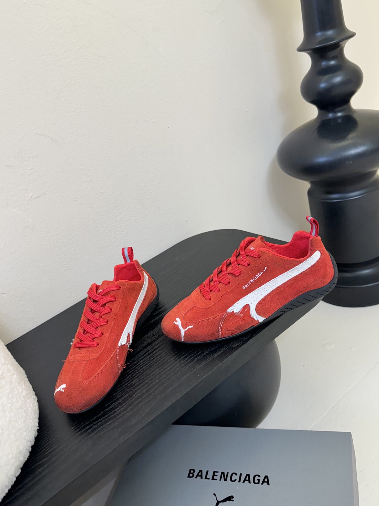 
彪马（Puma）Ultrasoft Speedcats 

情侣款运动鞋采用柔软且无固定结构的鞋面，该