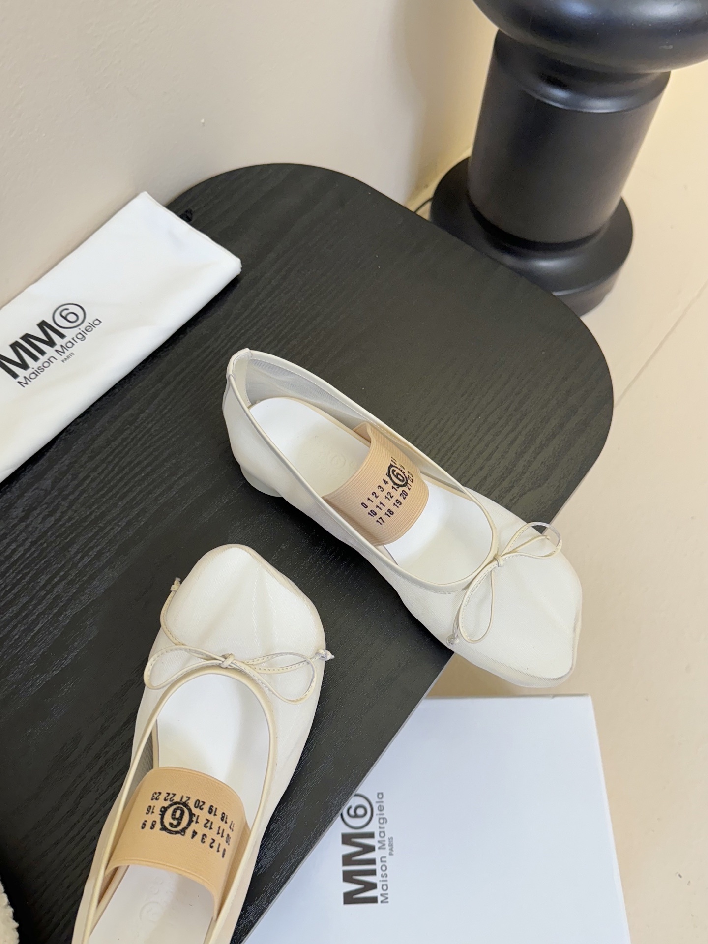 Maison Margiel* 马吉拉MM6 网纱芭蕾鞋
MM6 秉承Maison Margiela