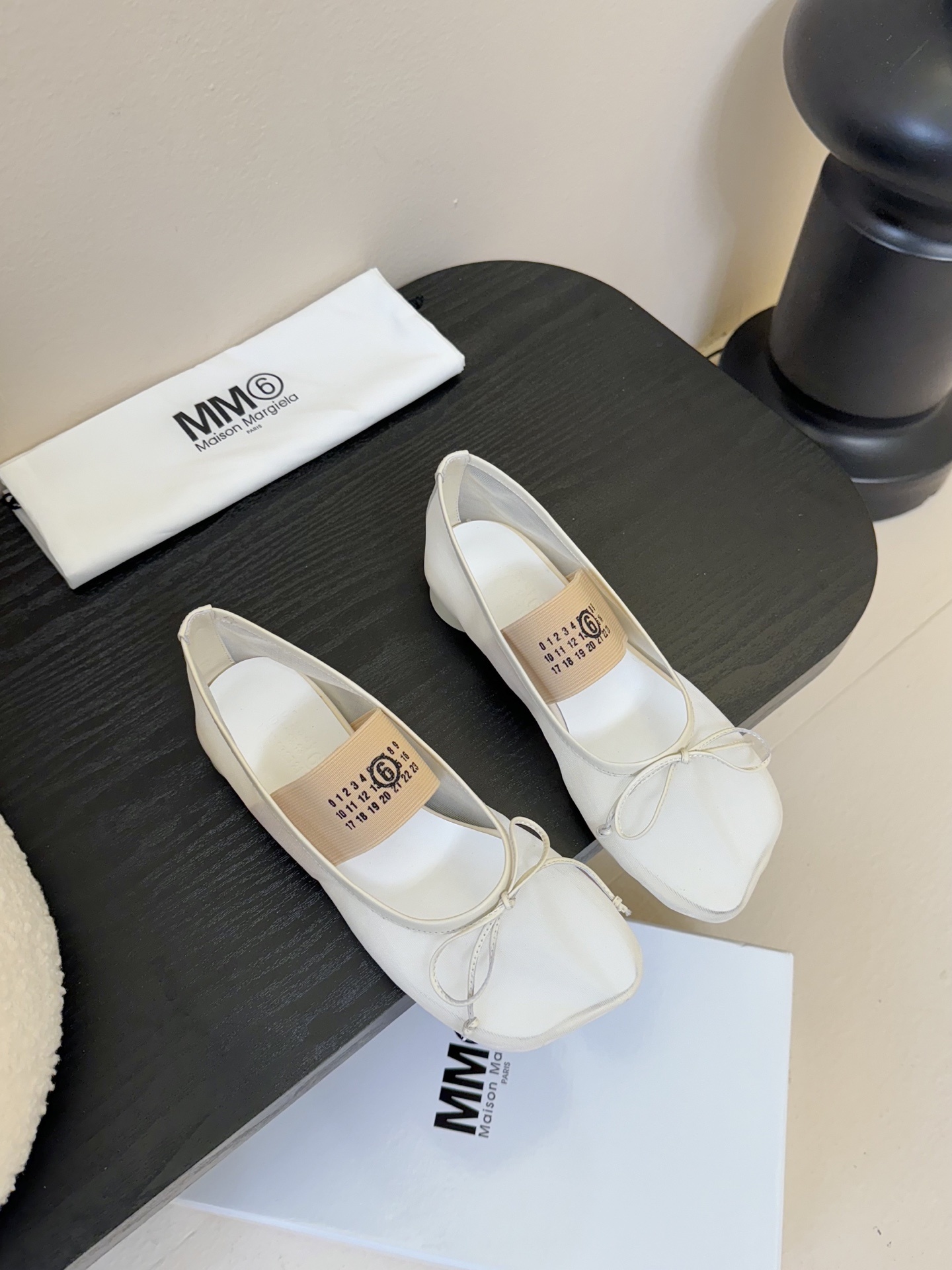 Maison Margiel* 马吉拉MM6 网纱芭蕾鞋
MM6 秉承Maison Margiela